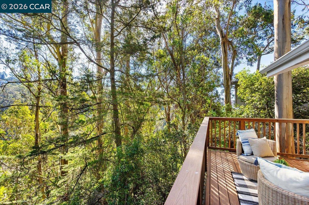 Detail Gallery Image 34 of 48 For 5924 Balboa Dr, Oakland,  CA 94611 - 2 Beds | 2 Baths