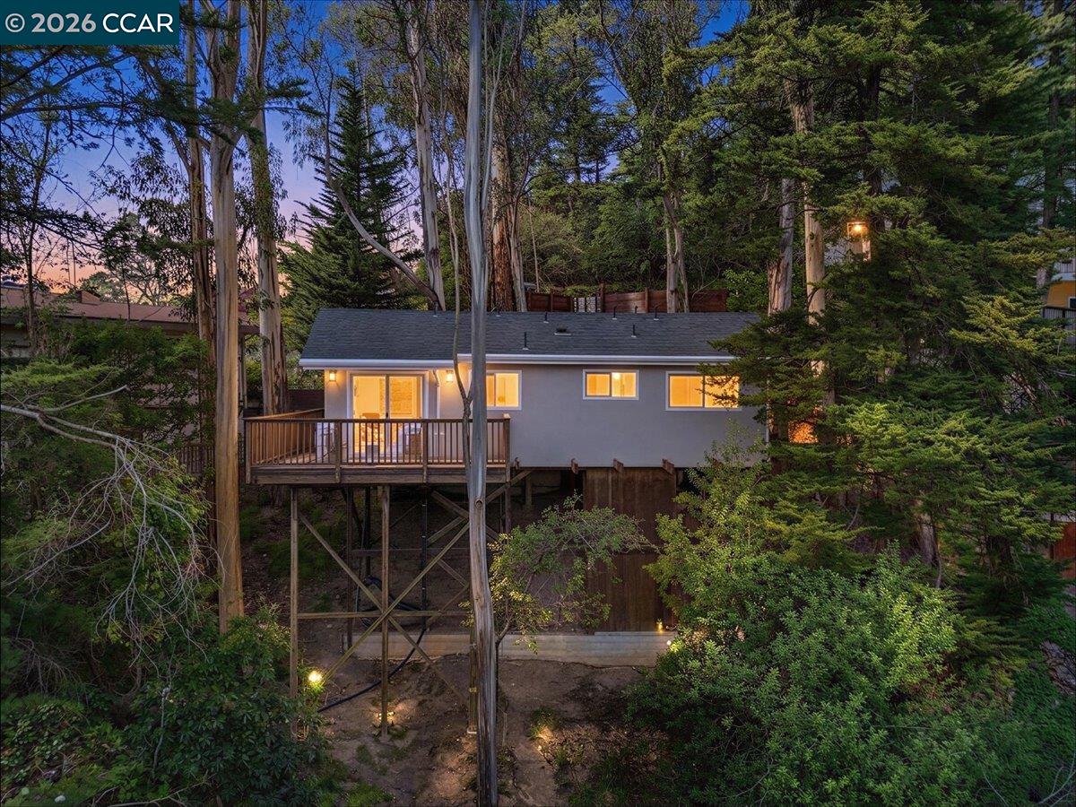 Detail Gallery Image 40 of 48 For 5924 Balboa Dr, Oakland,  CA 94611 - 2 Beds | 2 Baths