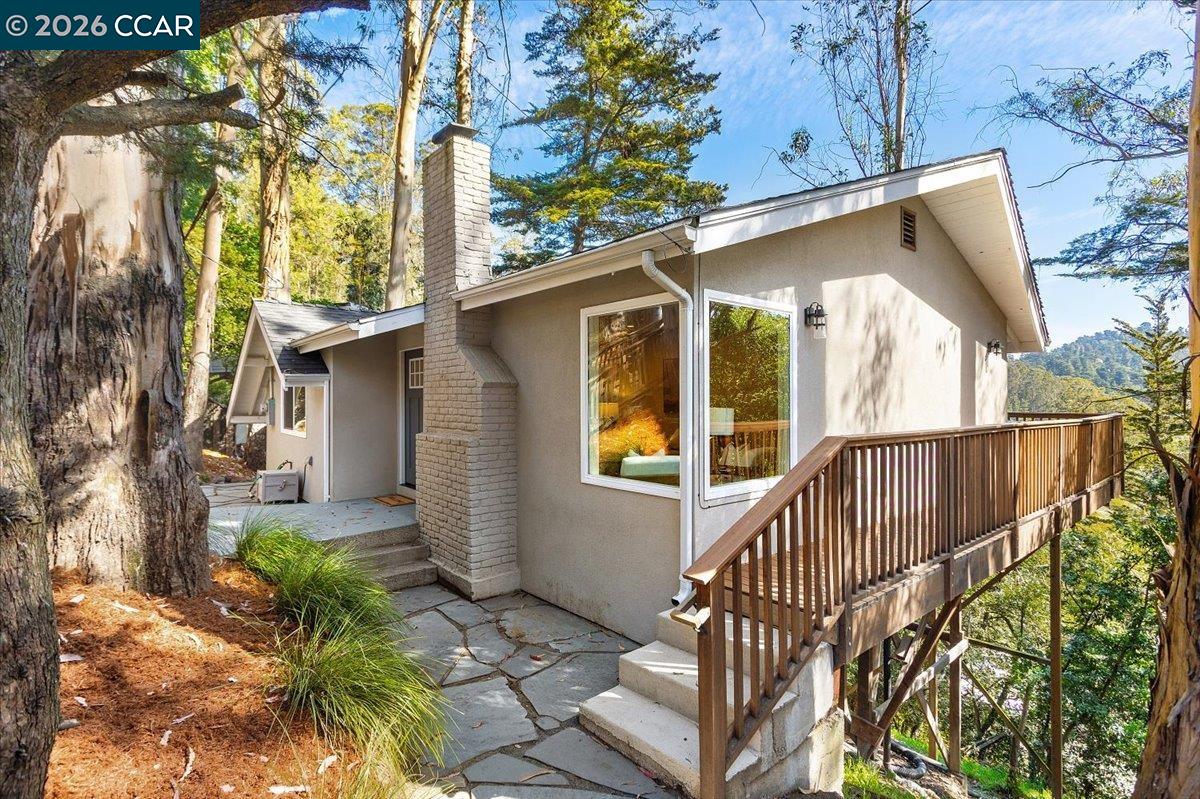 Detail Gallery Image 6 of 48 For 5924 Balboa Dr, Oakland,  CA 94611 - 2 Beds | 2 Baths