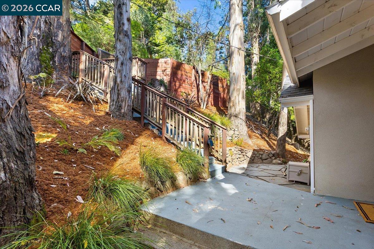 Detail Gallery Image 7 of 48 For 5924 Balboa Dr, Oakland,  CA 94611 - 2 Beds | 2 Baths