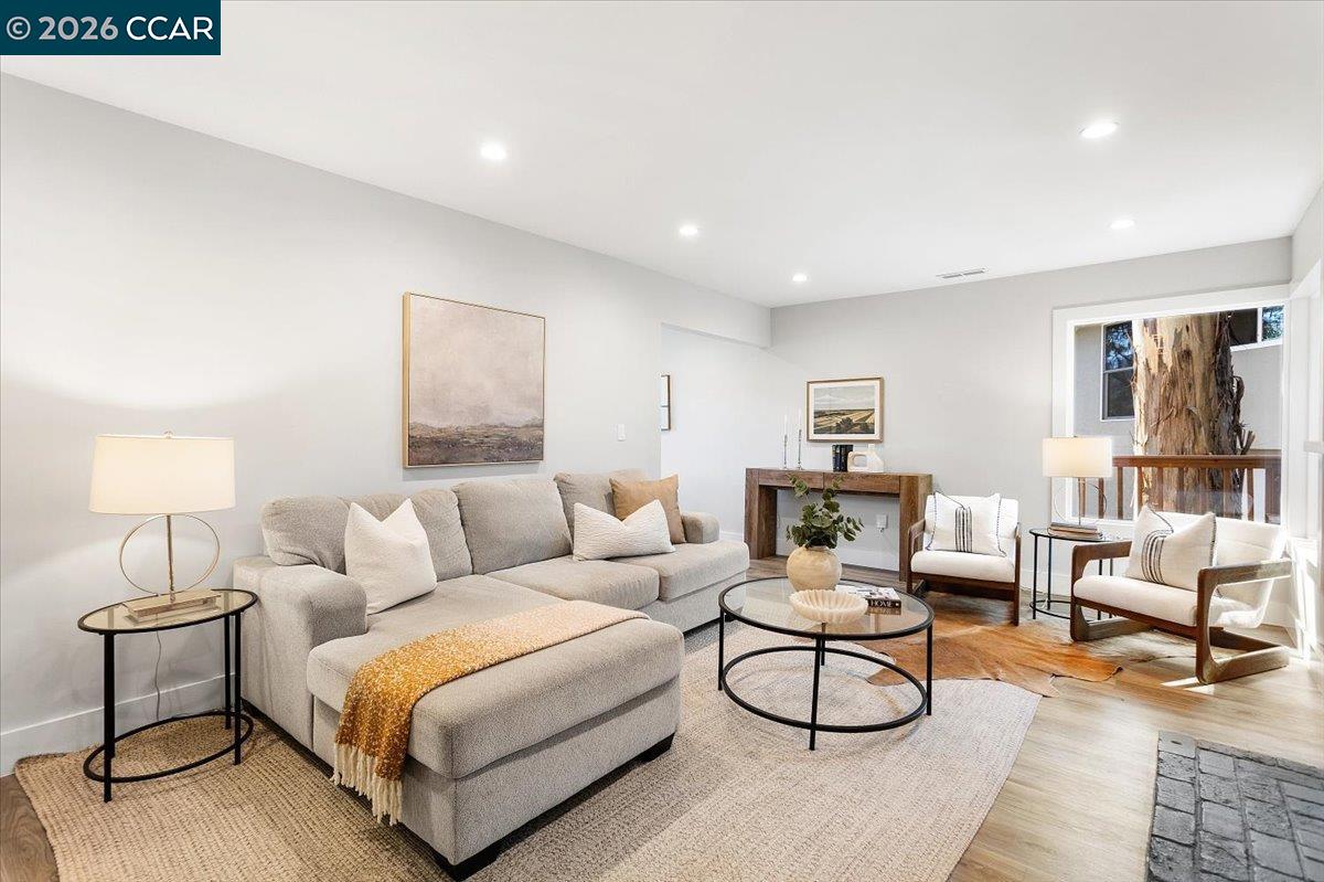 Detail Gallery Image 8 of 48 For 5924 Balboa Dr, Oakland,  CA 94611 - 2 Beds | 2 Baths