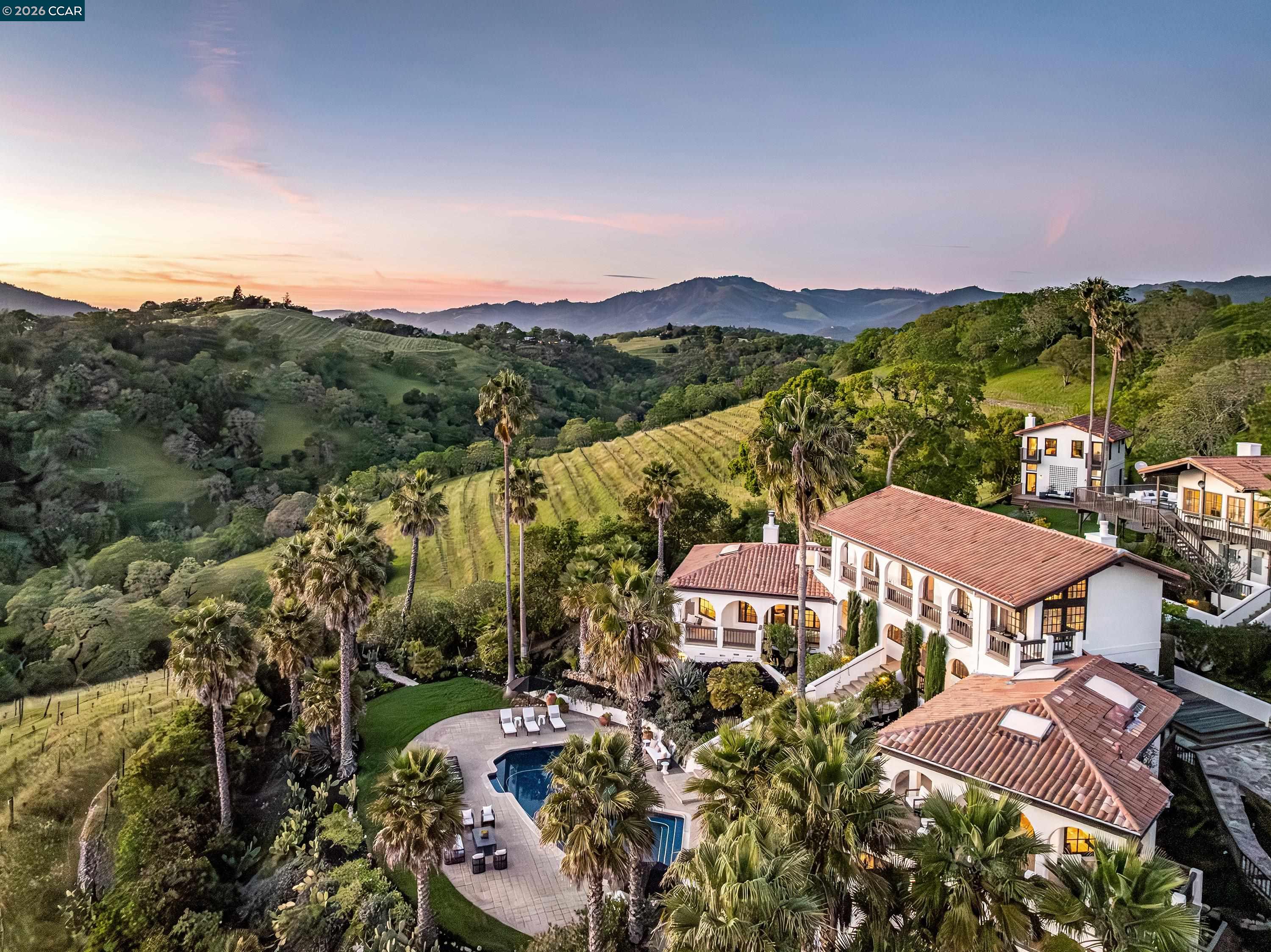 Detail Gallery Image 3 of 56 For 4377 Warm Springs Rd, Glen Ellen,  CA 95442 - 4 Beds | 8/2 Baths