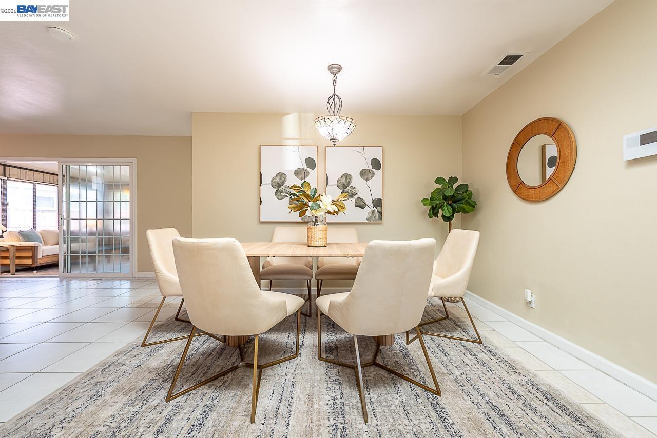 Detail Gallery Image 13 of 60 For 2444 Douglas St, Union City,  CA 94587 - 4 Beds | 2 Baths