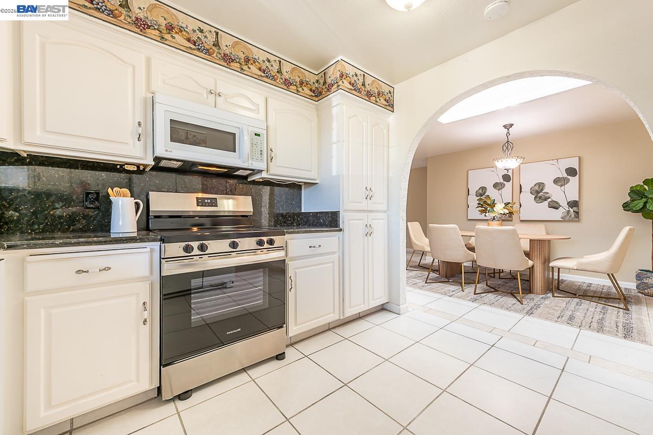 Detail Gallery Image 21 of 60 For 2444 Douglas St, Union City,  CA 94587 - 4 Beds | 2 Baths