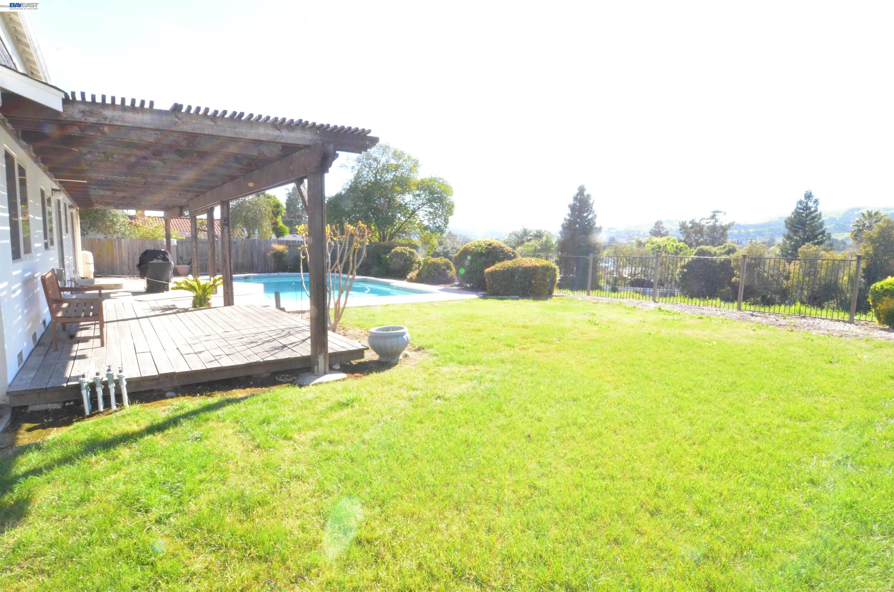 Detail Gallery Image 23 of 30 For 9415 Alcosta Blvd, San Ramon,  CA 94583 - 4 Beds | 2/1 Baths