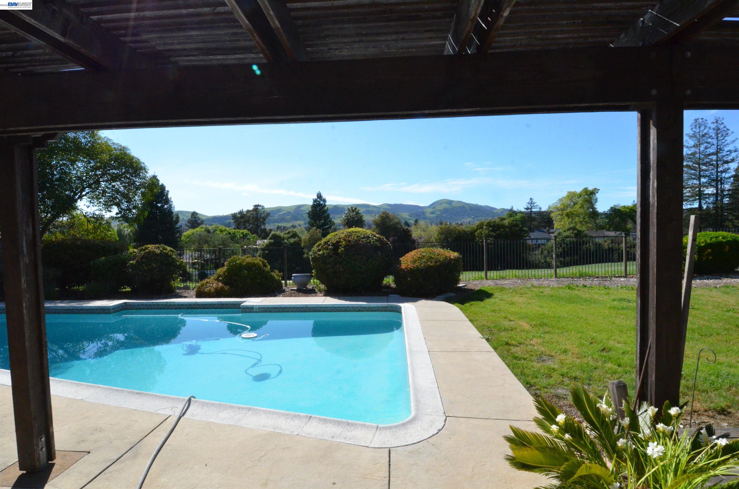 Detail Gallery Image 25 of 30 For 9415 Alcosta Blvd, San Ramon,  CA 94583 - 4 Beds | 2/1 Baths