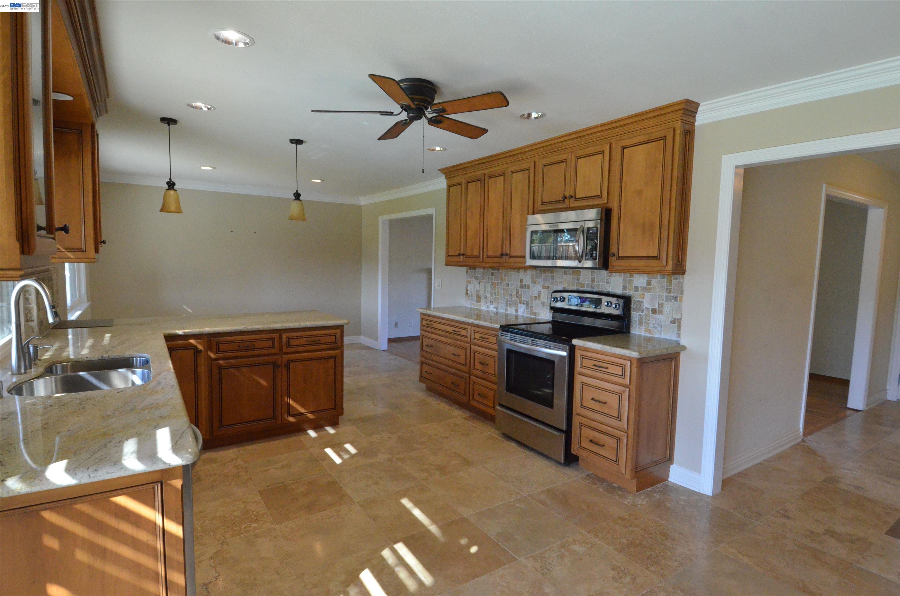 Detail Gallery Image 7 of 30 For 9415 Alcosta Blvd, San Ramon,  CA 94583 - 4 Beds | 2/1 Baths