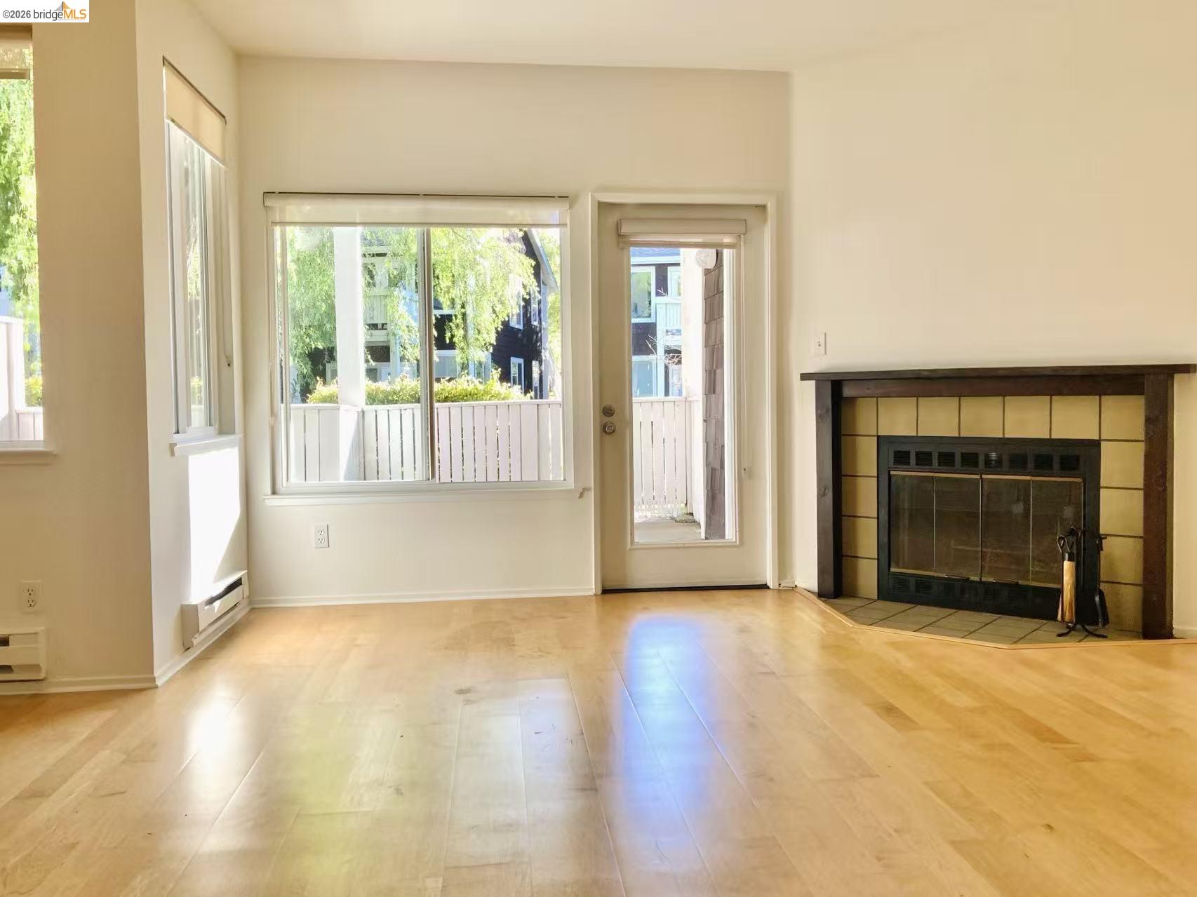 Detail Gallery Image 6 of 30 For 79 Marina Lakes Dr, Richmond,  CA 94804 - 1 Beds | 1 Baths