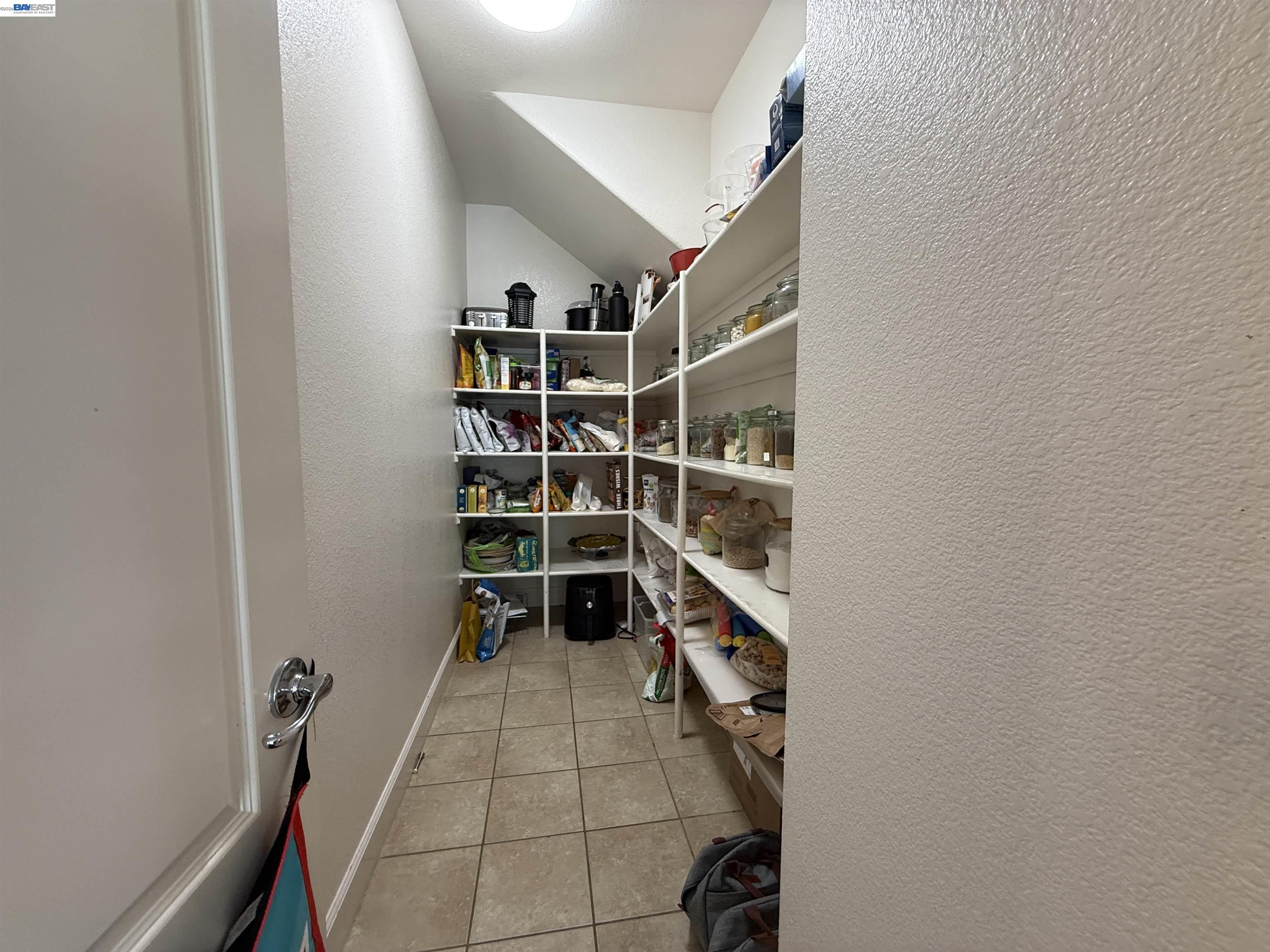 Detail Gallery Image 14 of 45 For 7826 Kelly Canyon Pl, Dublin,  CA 94568 - 5 Beds | 3/1 Baths