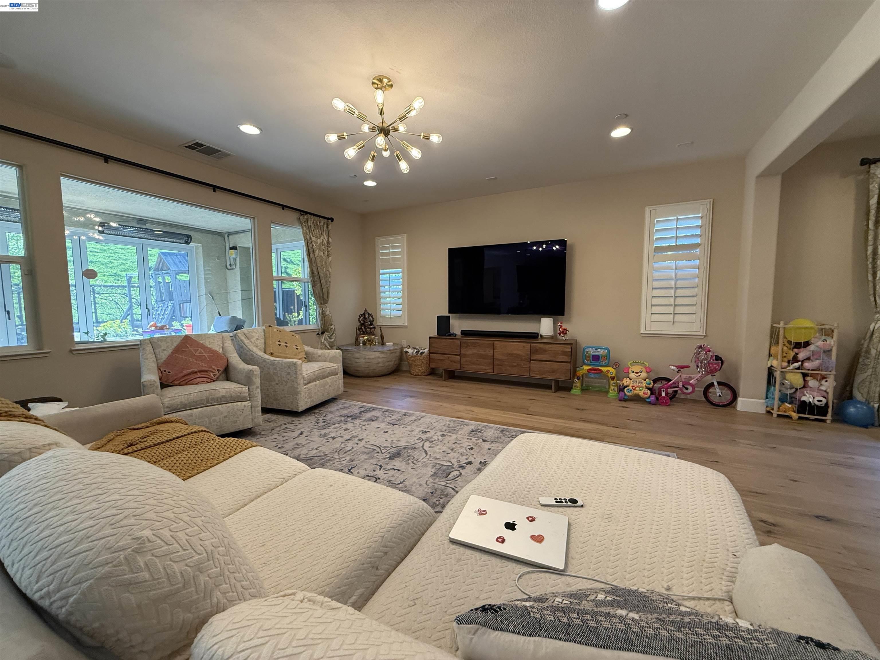 Detail Gallery Image 6 of 45 For 7826 Kelly Canyon Pl, Dublin,  CA 94568 - 5 Beds | 3/1 Baths