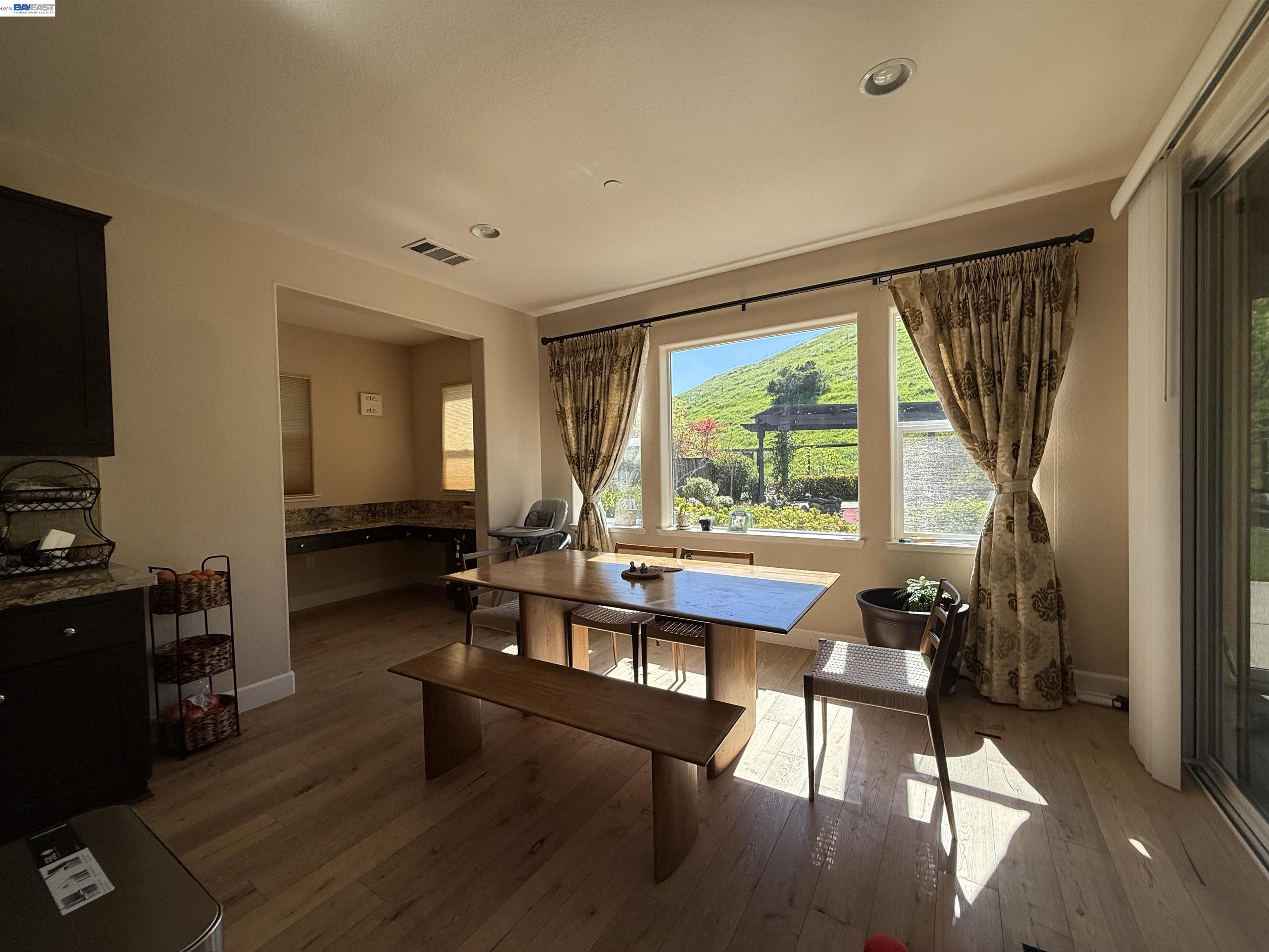 Detail Gallery Image 9 of 45 For 7826 Kelly Canyon Pl, Dublin,  CA 94568 - 5 Beds | 3/1 Baths