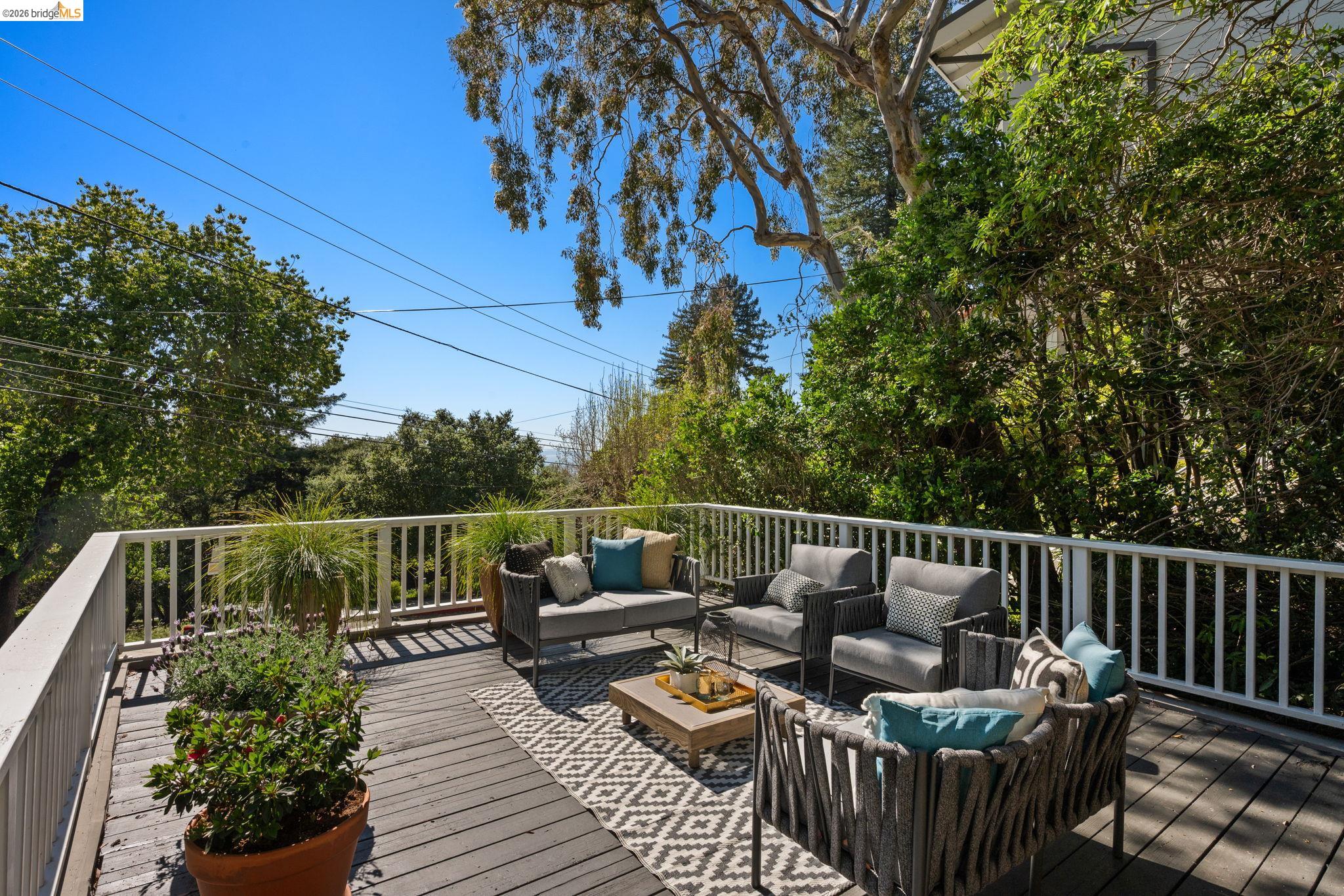 Detail Gallery Image 2 of 49 For 765 San Diego Rd, Berkeley,  CA 94707-2025 - 4 Beds | 4 Baths