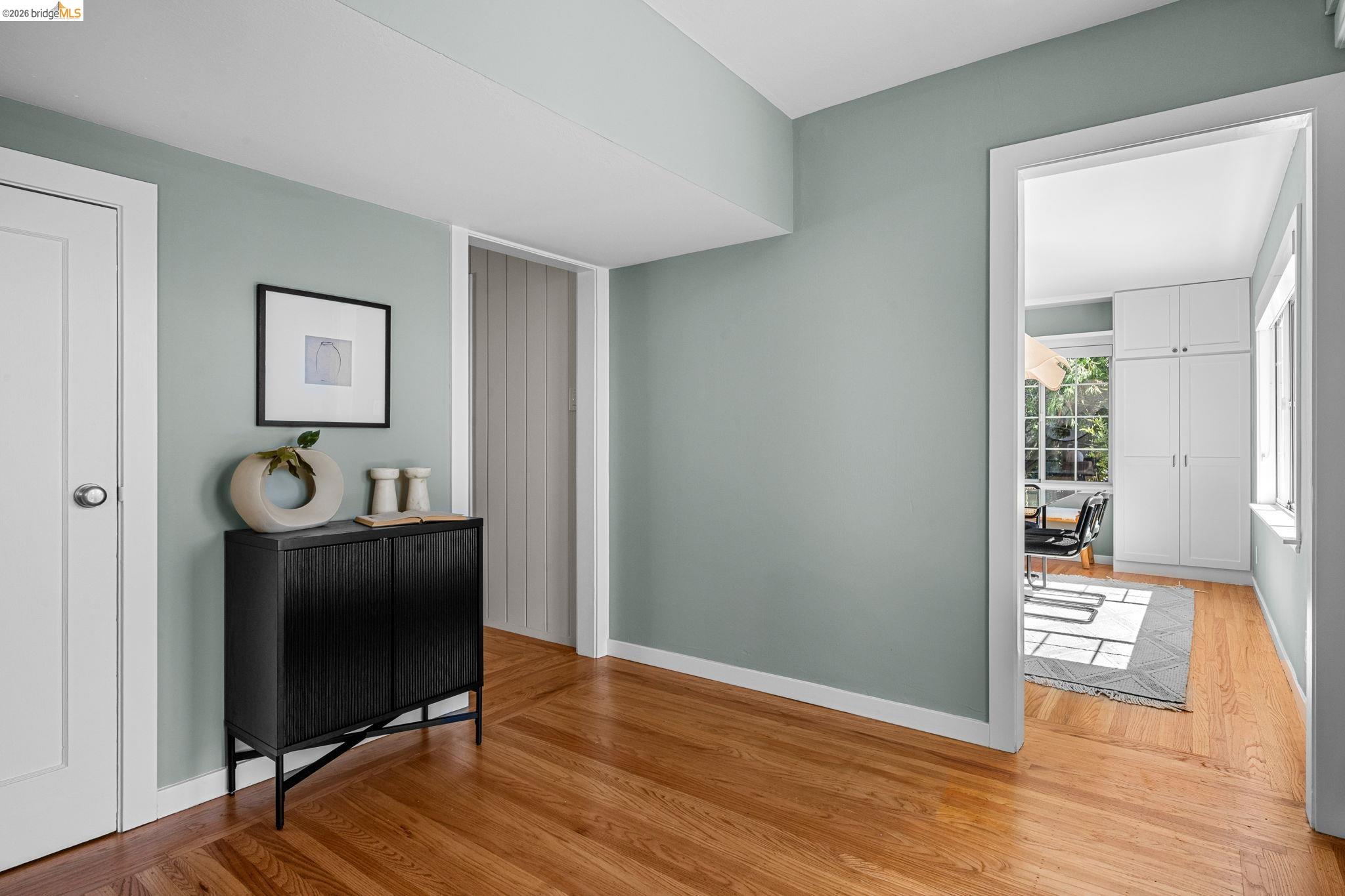 Detail Gallery Image 11 of 49 For 765 San Diego Rd, Berkeley,  CA 94707-2025 - 4 Beds | 4 Baths