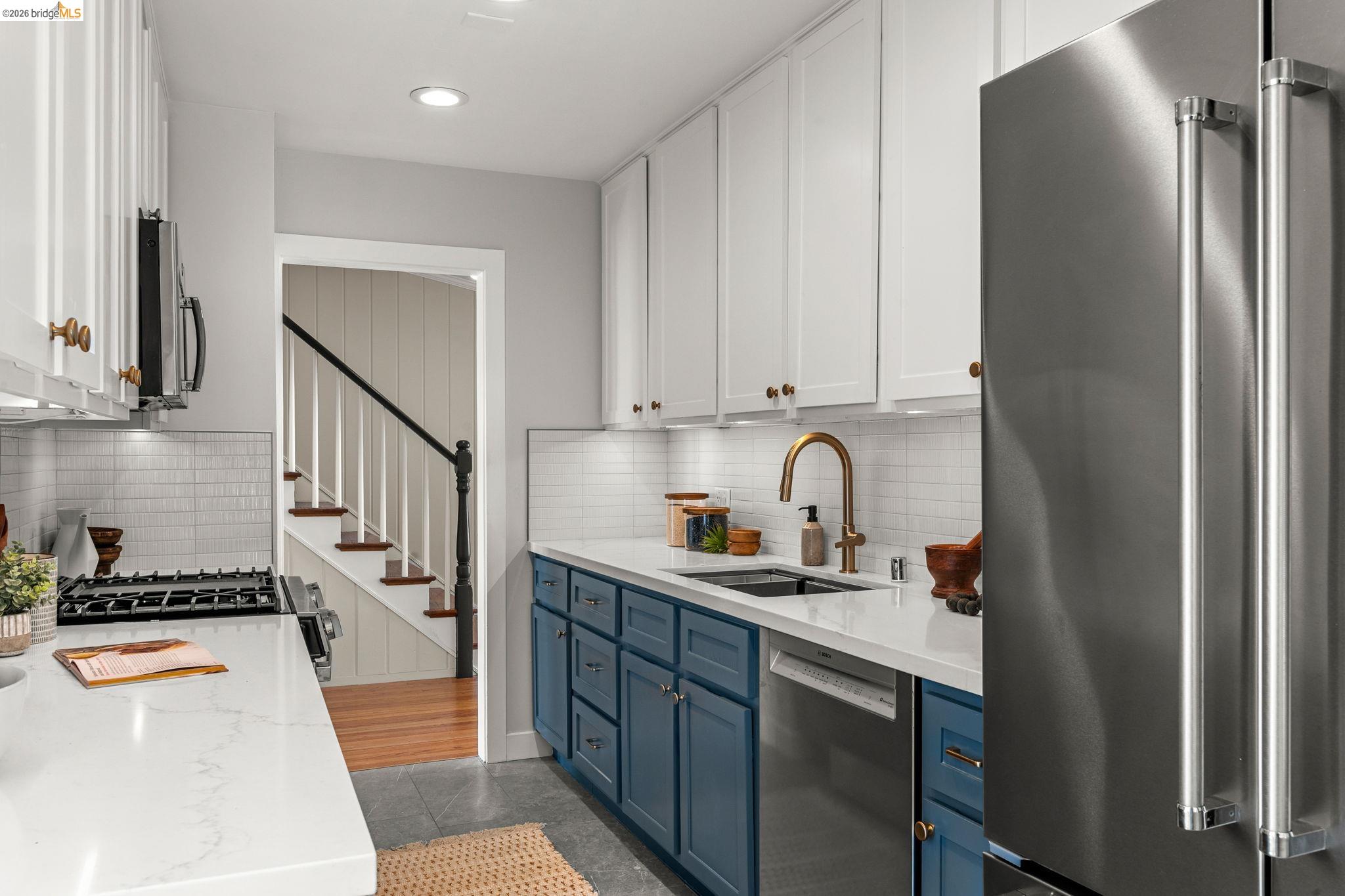 Detail Gallery Image 16 of 49 For 765 San Diego Rd, Berkeley,  CA 94707-2025 - 4 Beds | 4 Baths