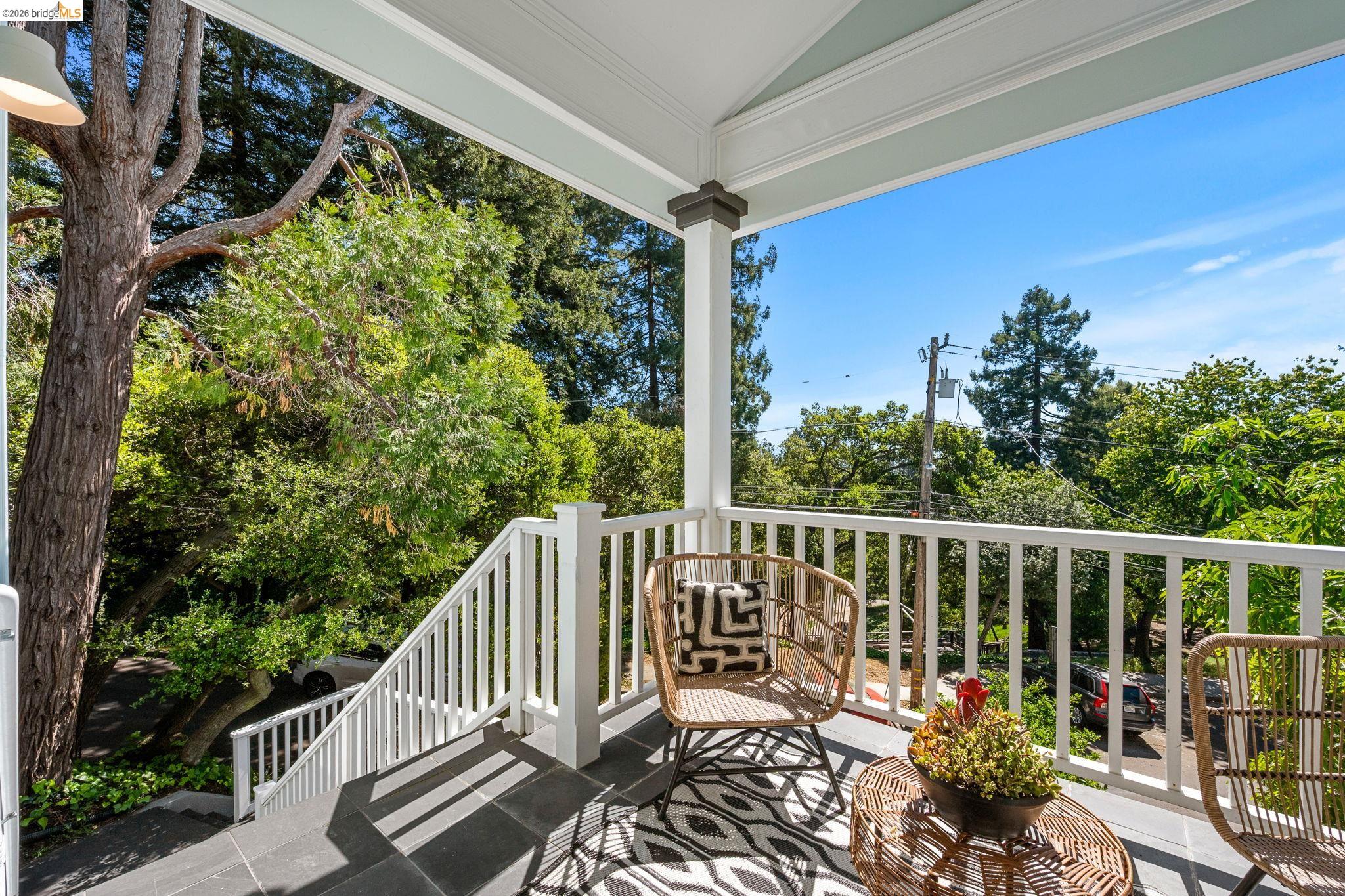 Detail Gallery Image 4 of 49 For 765 San Diego Rd, Berkeley,  CA 94707-2025 - 4 Beds | 4 Baths