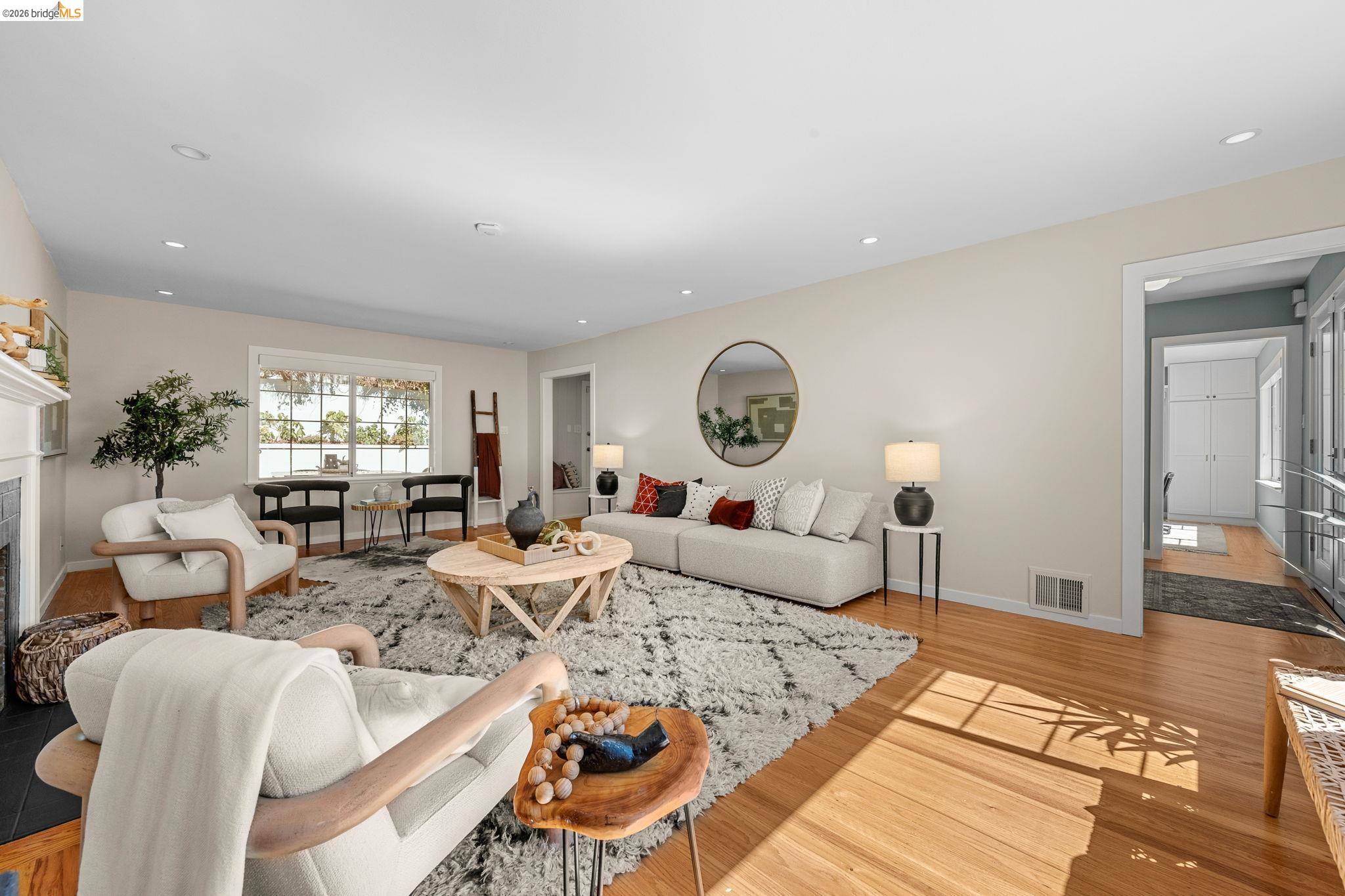 Detail Gallery Image 5 of 49 For 765 San Diego Rd, Berkeley,  CA 94707-2025 - 4 Beds | 4 Baths