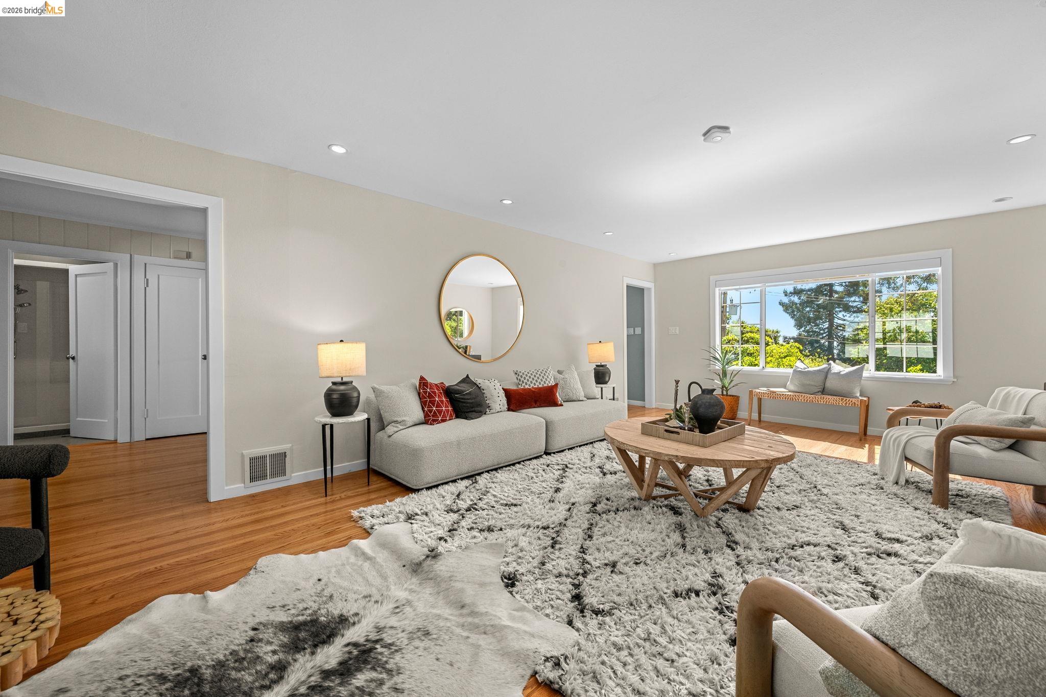 Detail Gallery Image 9 of 49 For 765 San Diego Rd, Berkeley,  CA 94707-2025 - 4 Beds | 4 Baths