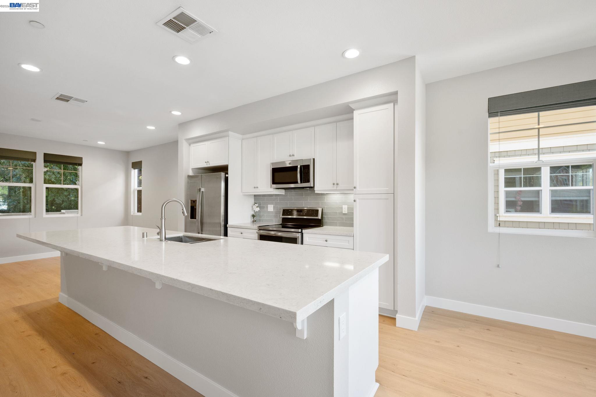 Detail Gallery Image 11 of 44 For 347 Skyforest Way, Scotts Valley,  CA 95066 - 4 Beds | 3/1 Baths