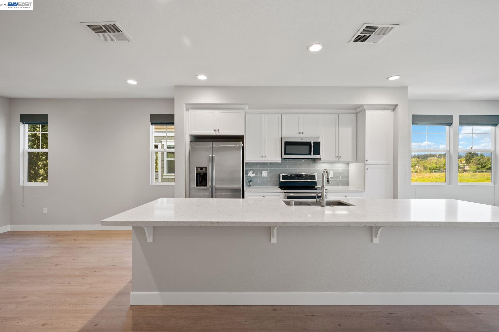 Detail Gallery Image 9 of 44 For 347 Skyforest Way, Scotts Valley,  CA 95066 - 4 Beds | 3/1 Baths