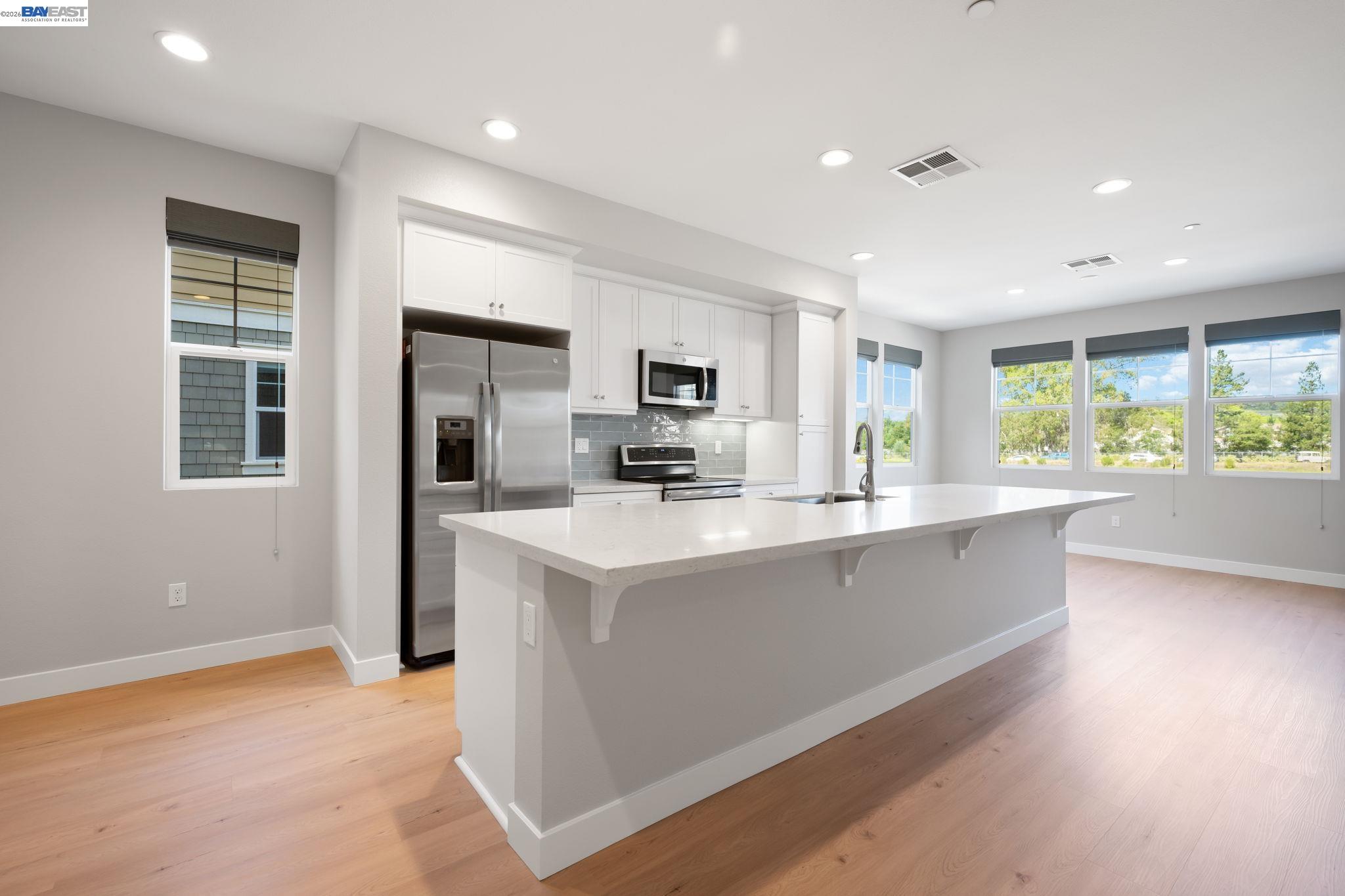 Detail Gallery Image 10 of 44 For 347 Skyforest Way, Scotts Valley,  CA 95066 - 4 Beds | 3/1 Baths