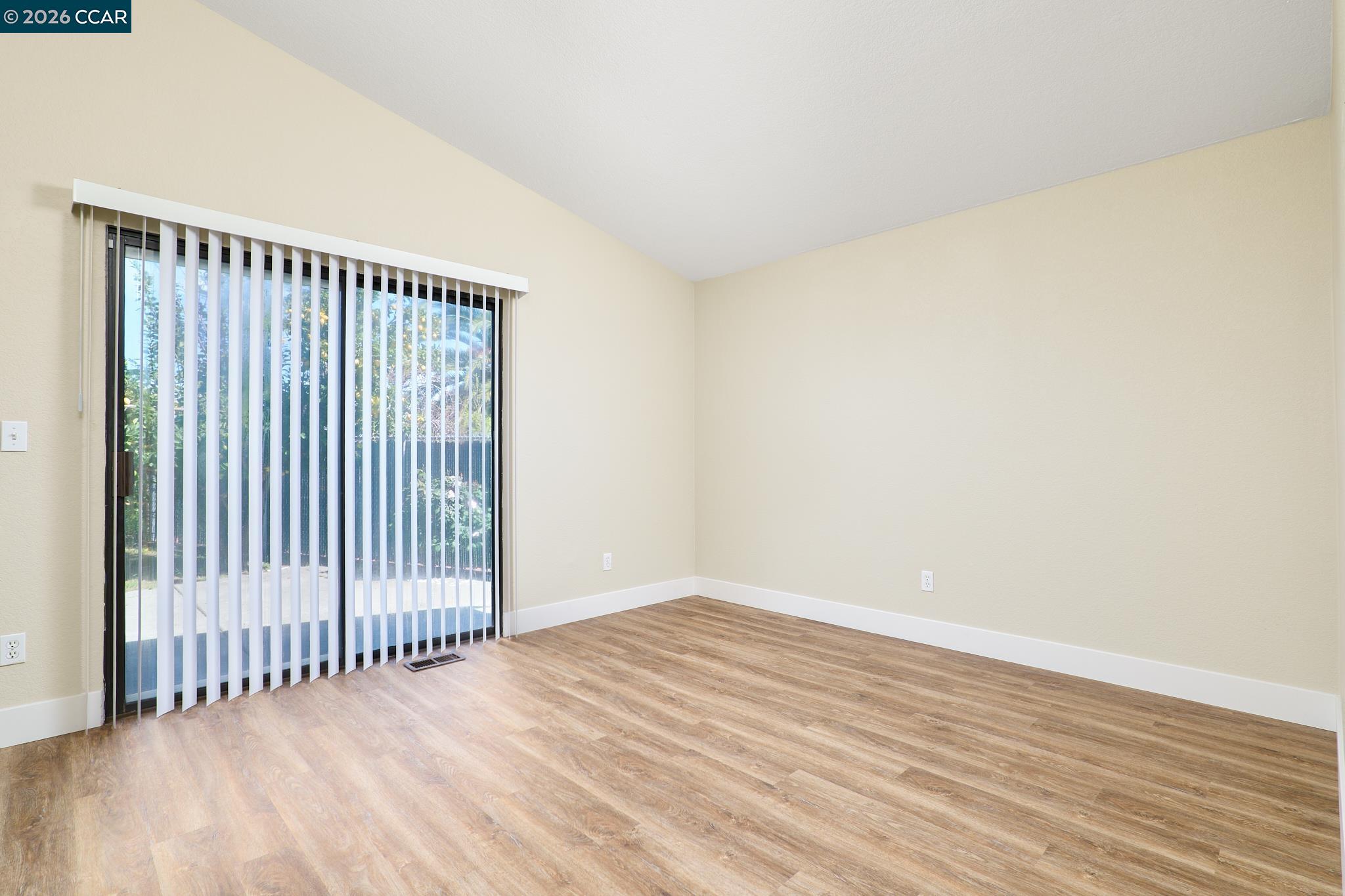 Detail Gallery Image 12 of 27 For 449 Topsail Dr, Vallejo,  CA 94591 - 4 Beds | 2 Baths