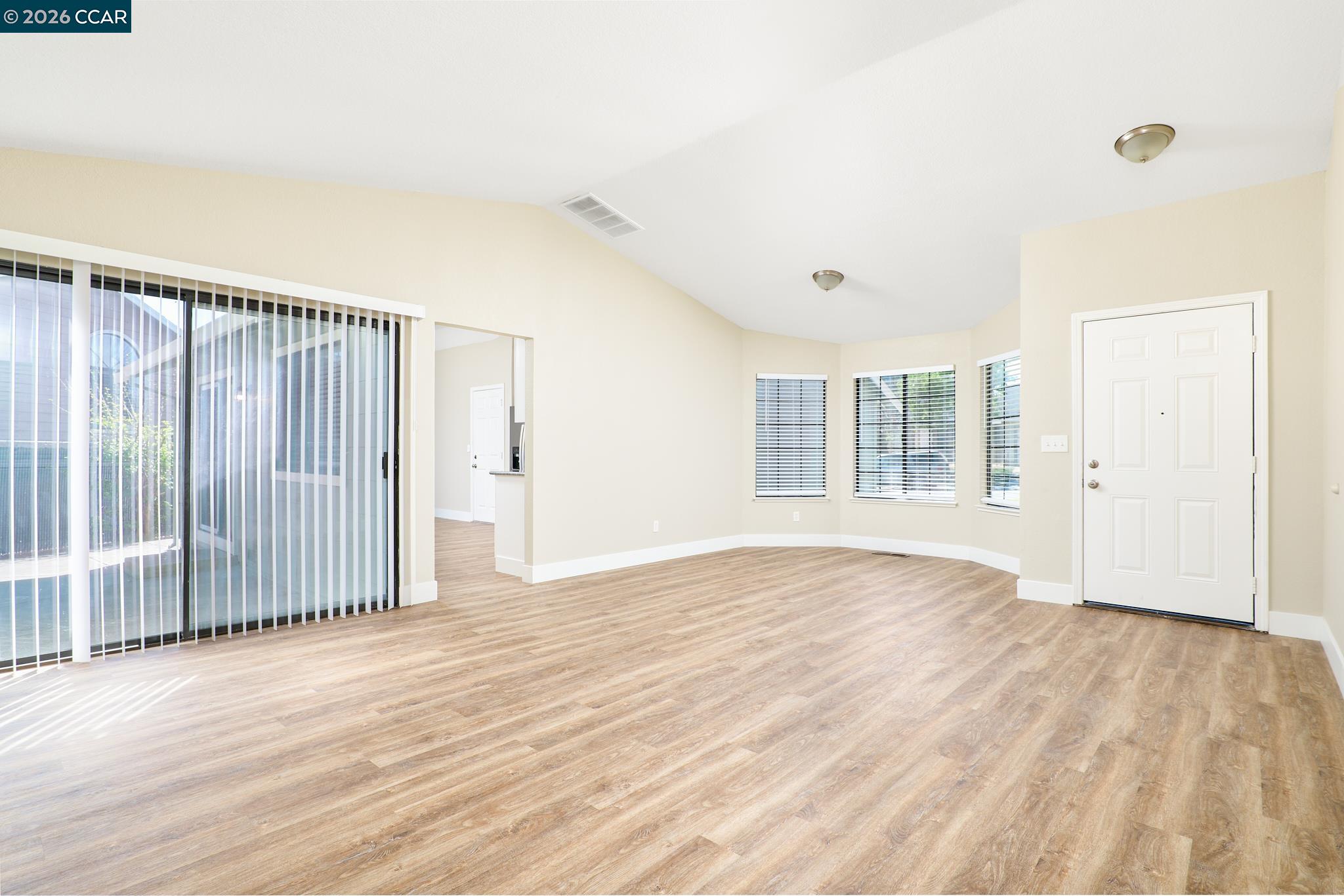 Detail Gallery Image 13 of 27 For 449 Topsail Dr, Vallejo,  CA 94591 - 4 Beds | 2 Baths