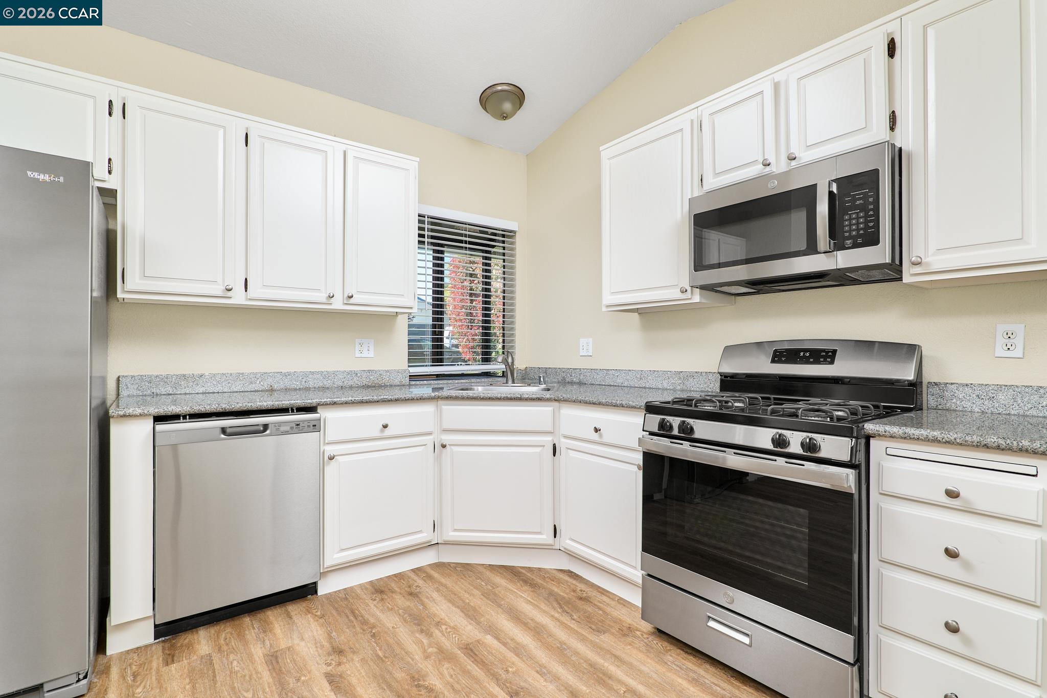 Detail Gallery Image 3 of 27 For 449 Topsail Dr, Vallejo,  CA 94591 - 4 Beds | 2 Baths