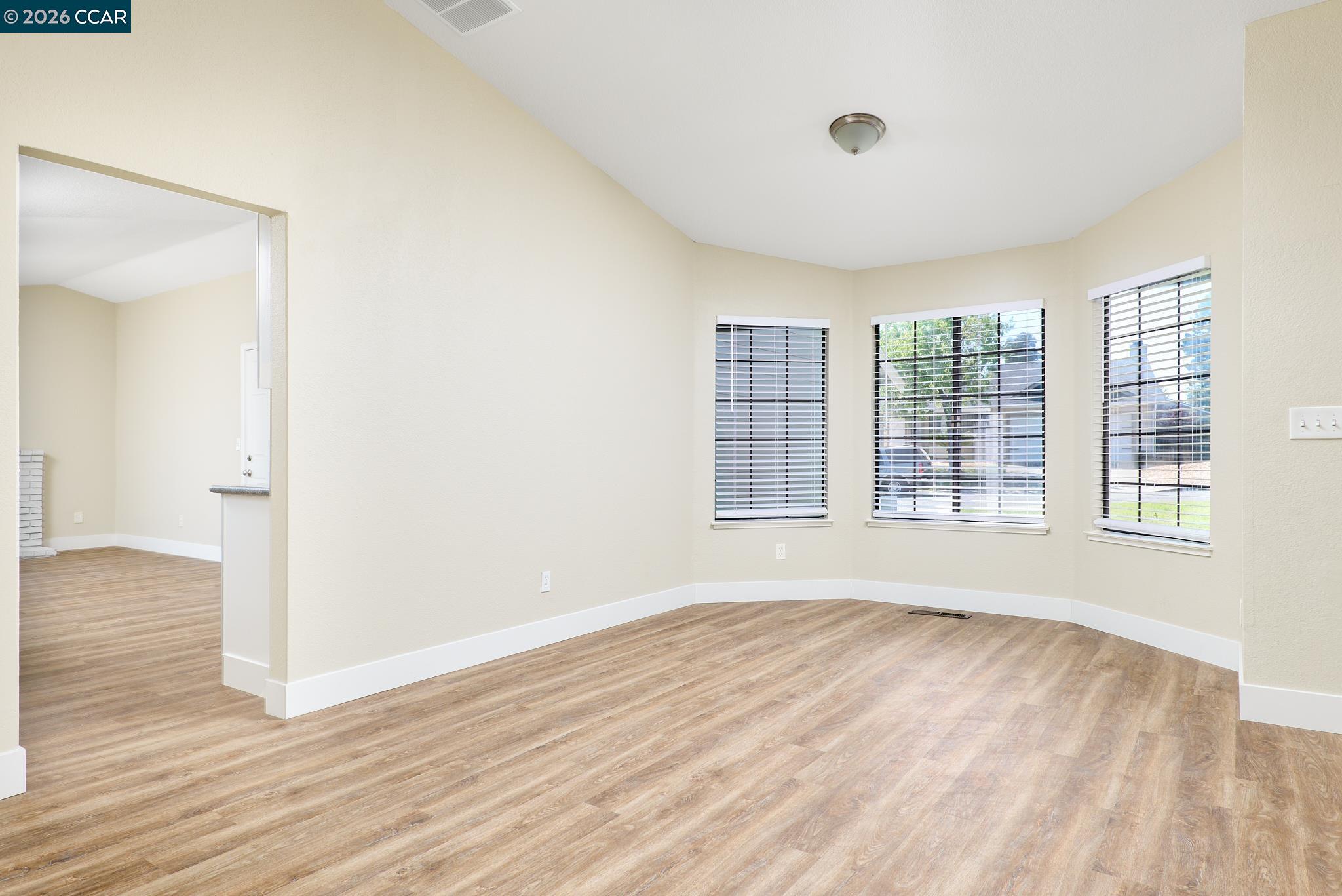 Detail Gallery Image 8 of 27 For 449 Topsail Dr, Vallejo,  CA 94591 - 4 Beds | 2 Baths