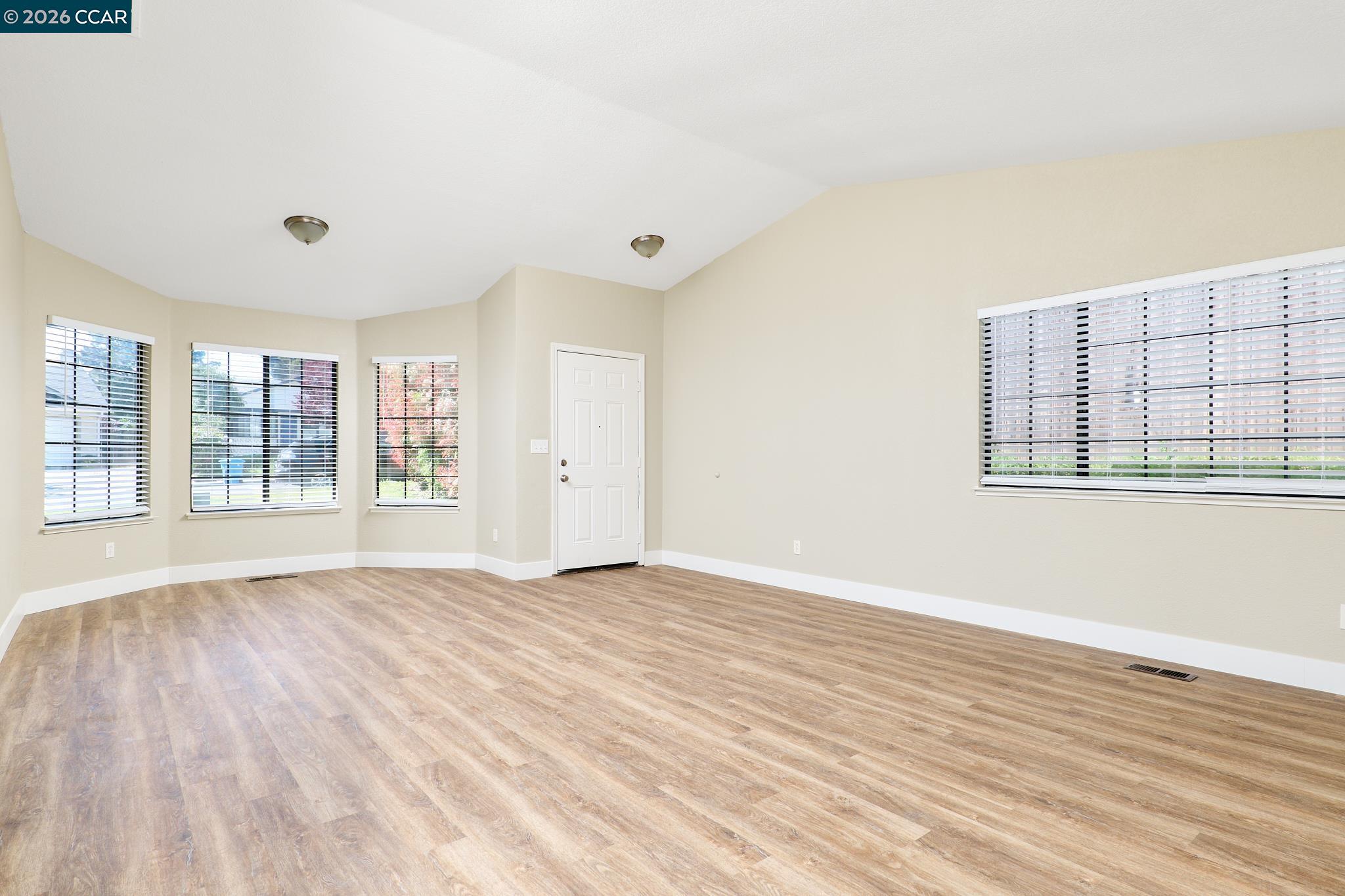 Detail Gallery Image 9 of 27 For 449 Topsail Dr, Vallejo,  CA 94591 - 4 Beds | 2 Baths