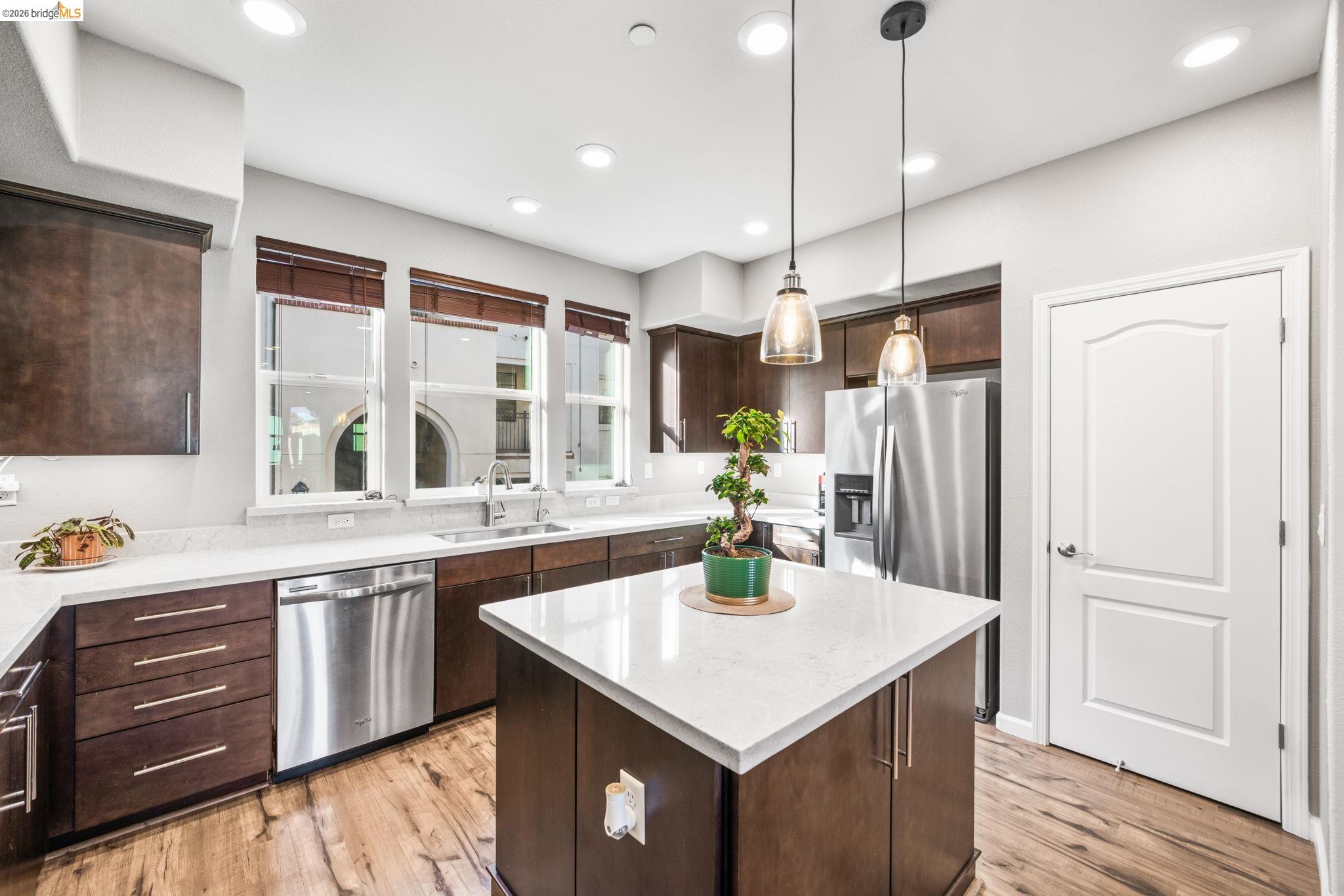 Photo #2: 41127709 Listing: Photo #2