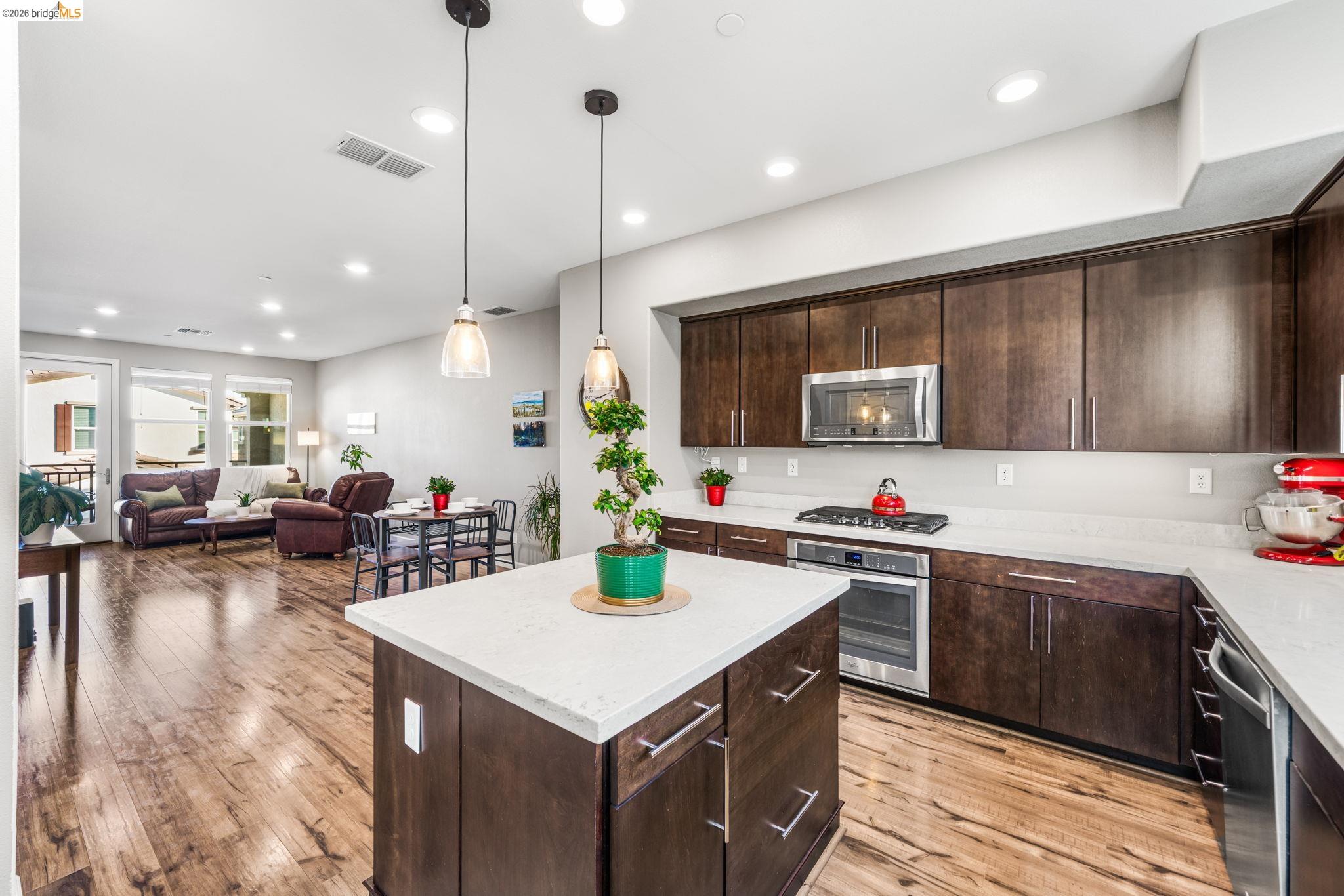 Photo #3: 41127709 Listing: Photo #3