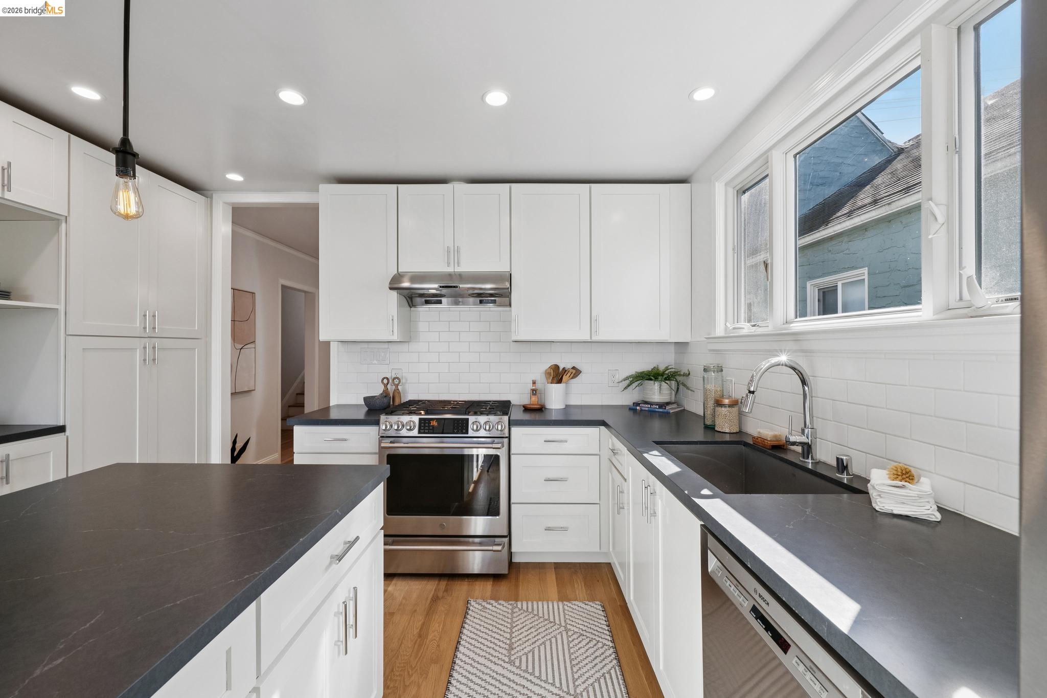 Detail Gallery Image 26 of 59 For 1114 Talbot Ave., Albany,  CA 94706 - 3 Beds | 2 Baths