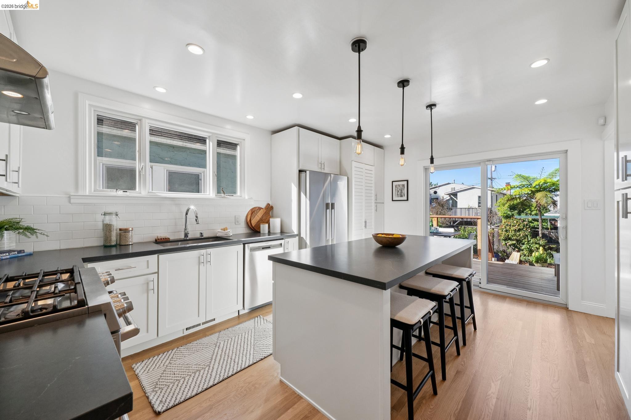 Detail Gallery Image 4 of 59 For 1114 Talbot Ave., Albany,  CA 94706 - 3 Beds | 2 Baths