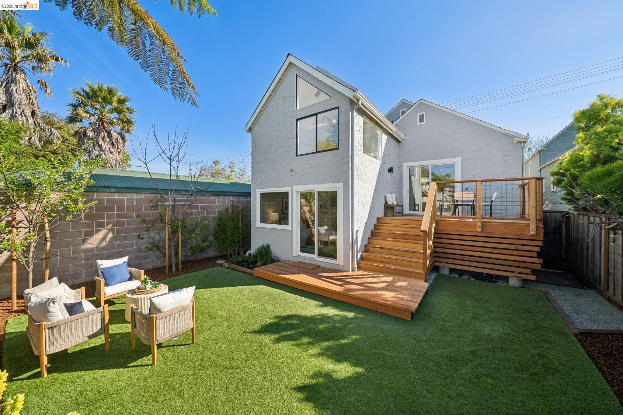 Detail Gallery Image 10 of 59 For 1114 Talbot Ave., Albany,  CA 94706 - 3 Beds | 2 Baths