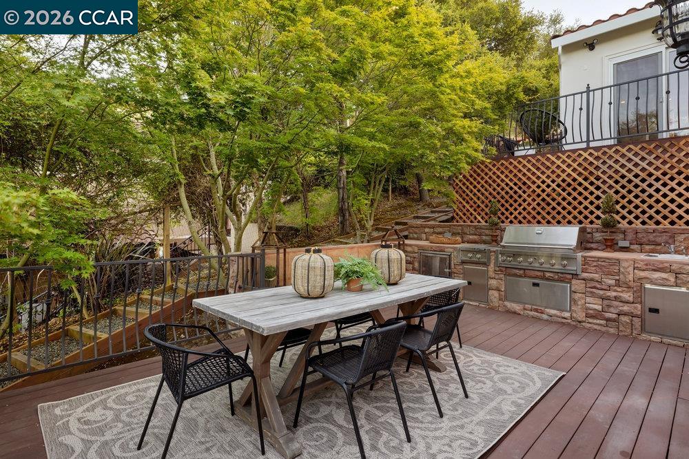 Detail Gallery Image 11 of 26 For 128 Oak Rd, Orinda,  CA 94563-3348 - 4 Beds | 4/1 Baths