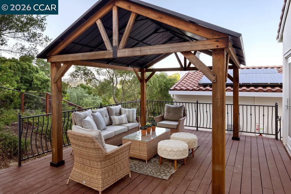 Detail Gallery Image 24 of 26 For 128 Oak Rd, Orinda,  CA 94563-3348 - 4 Beds | 4/1 Baths