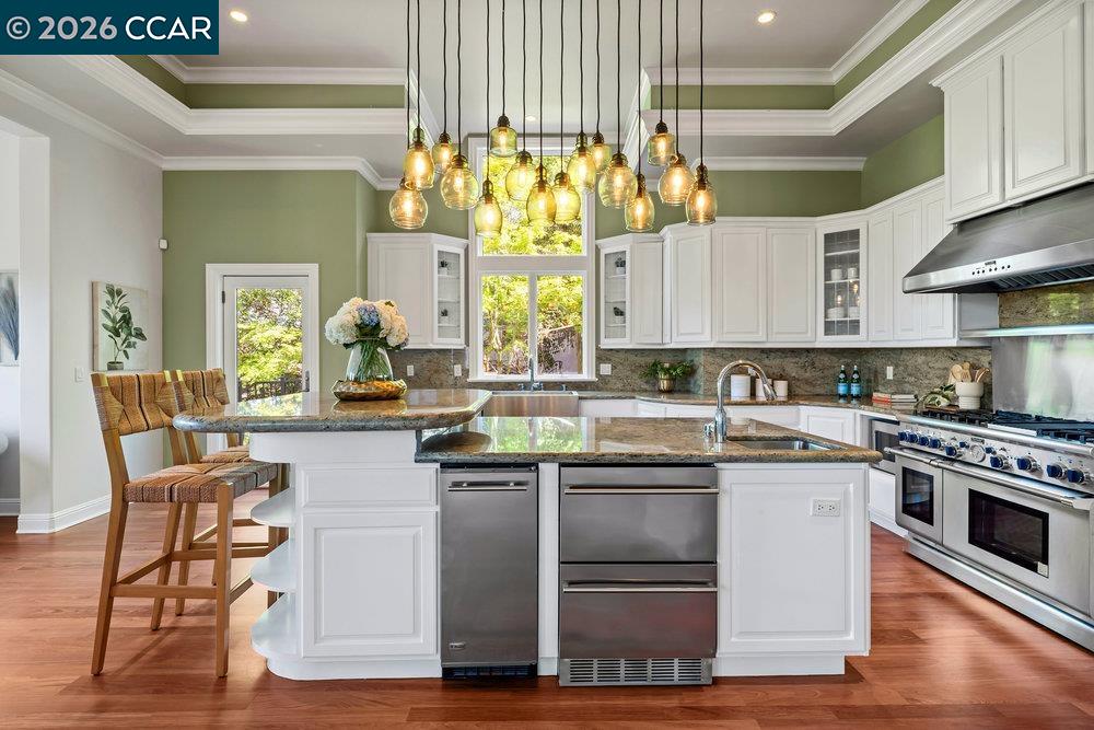 Detail Gallery Image 10 of 26 For 128 Oak Rd, Orinda,  CA 94563-3348 - 4 Beds | 4/1 Baths