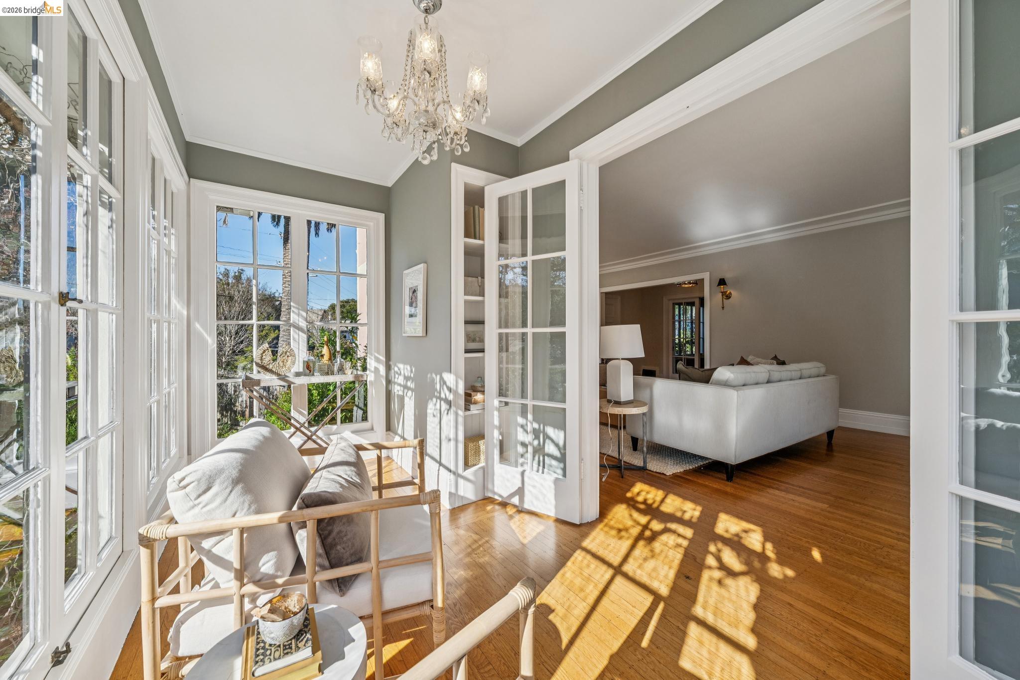 Detail Gallery Image 11 of 59 For 4201 Lakeshore Ave, Oakland,  CA 94610 - 4 Beds | 2/1 Baths