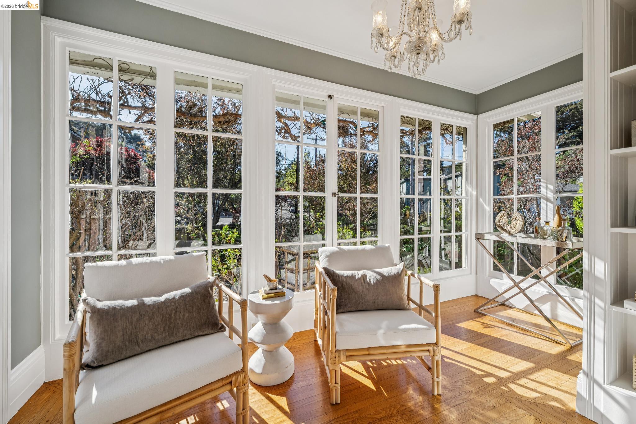 Detail Gallery Image 13 of 59 For 4201 Lakeshore Ave, Oakland,  CA 94610 - 4 Beds | 2/1 Baths