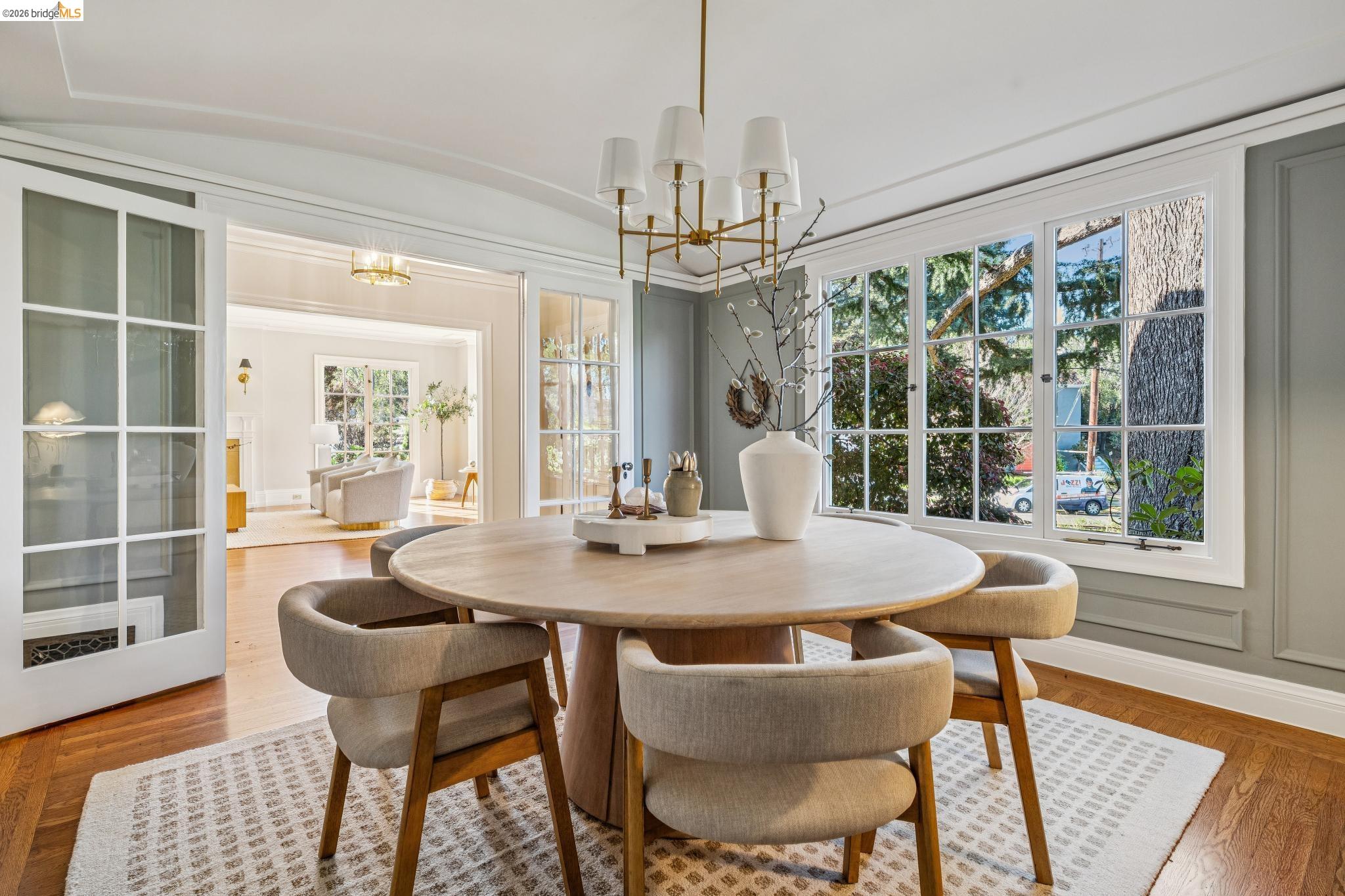 Detail Gallery Image 14 of 59 For 4201 Lakeshore Ave, Oakland,  CA 94610 - 4 Beds | 2/1 Baths