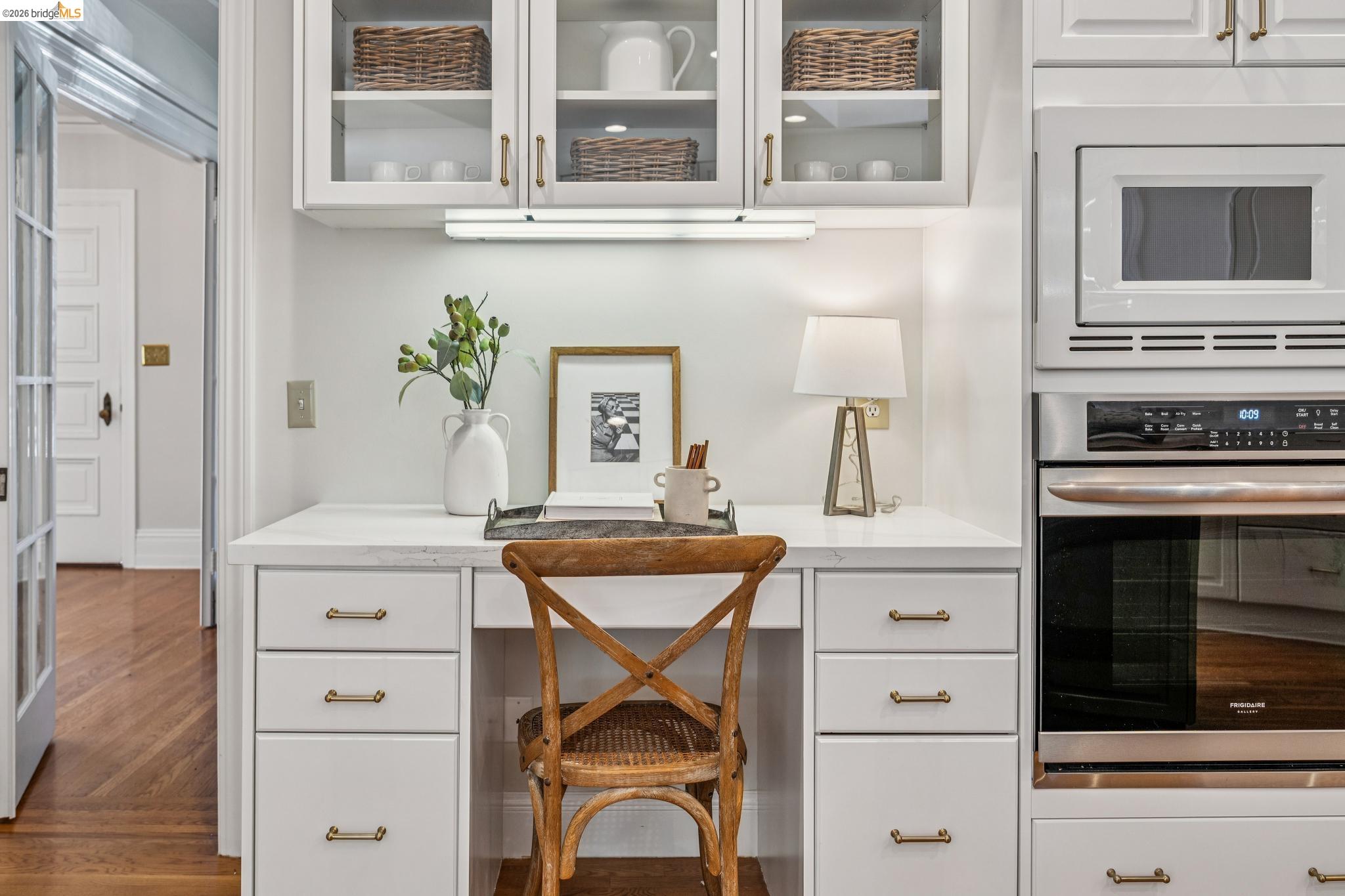 Detail Gallery Image 20 of 59 For 4201 Lakeshore Ave, Oakland,  CA 94610 - 4 Beds | 2/1 Baths