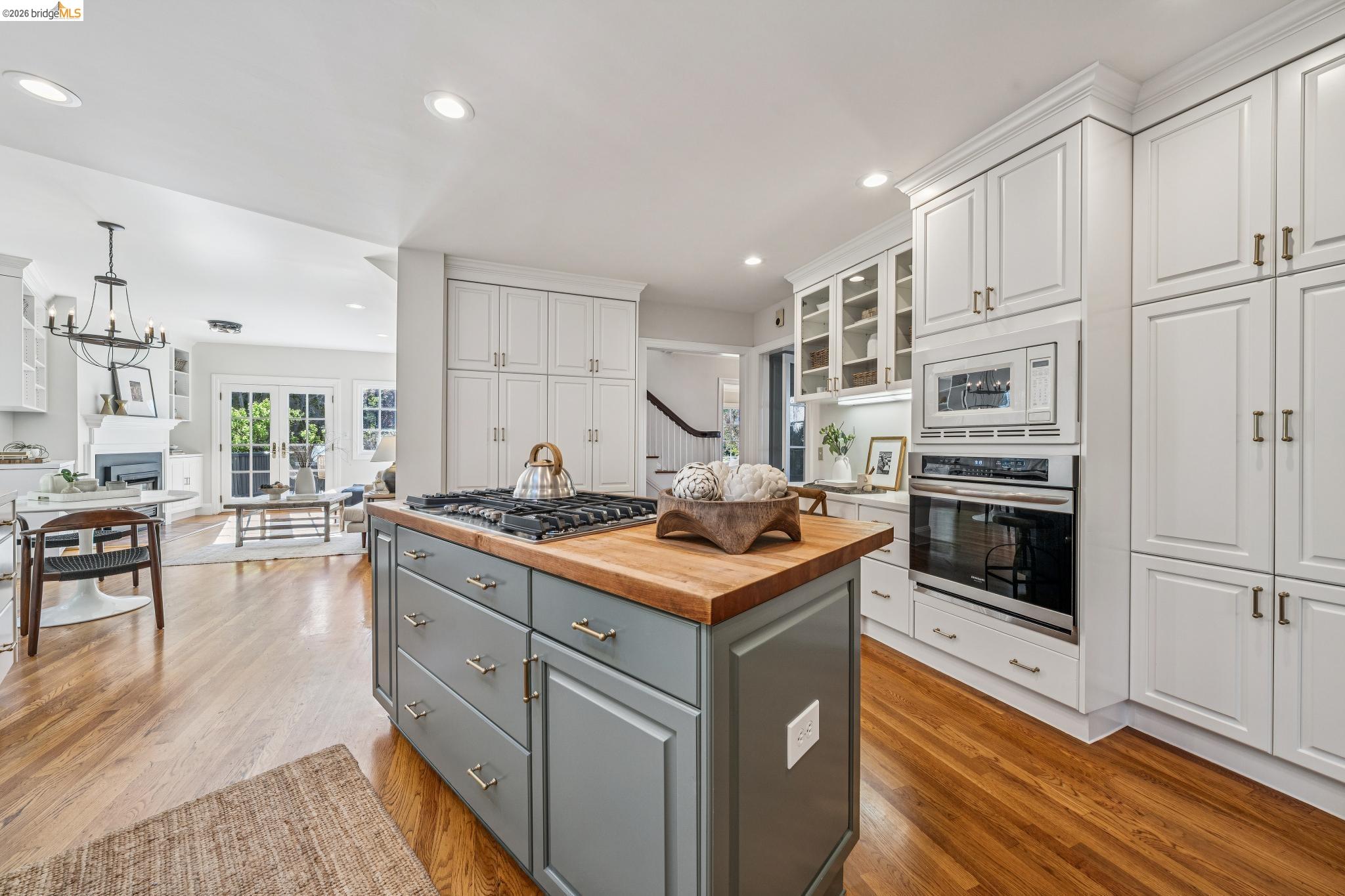 Detail Gallery Image 22 of 59 For 4201 Lakeshore Ave, Oakland,  CA 94610 - 4 Beds | 2/1 Baths