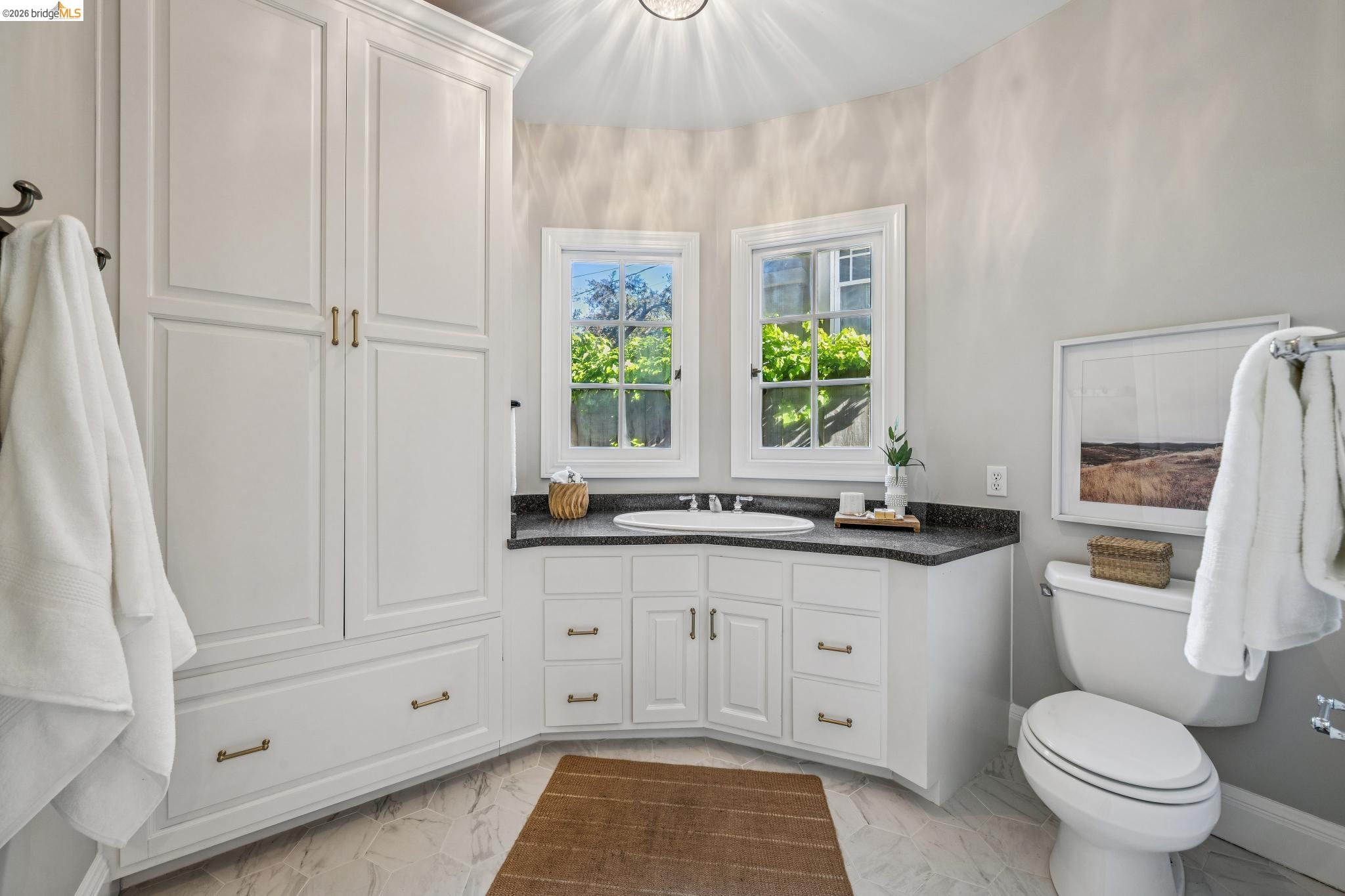 Detail Gallery Image 23 of 59 For 4201 Lakeshore Ave, Oakland,  CA 94610 - 4 Beds | 2/1 Baths