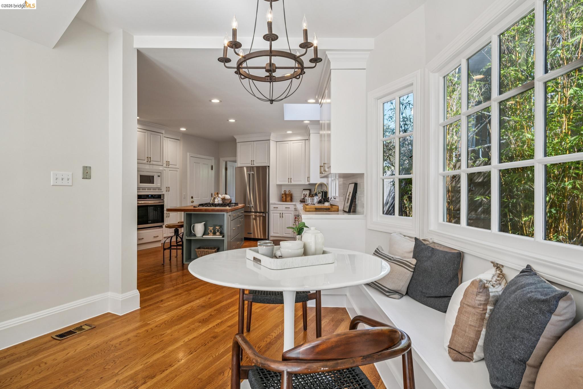 Detail Gallery Image 26 of 59 For 4201 Lakeshore Ave, Oakland,  CA 94610 - 4 Beds | 2/1 Baths