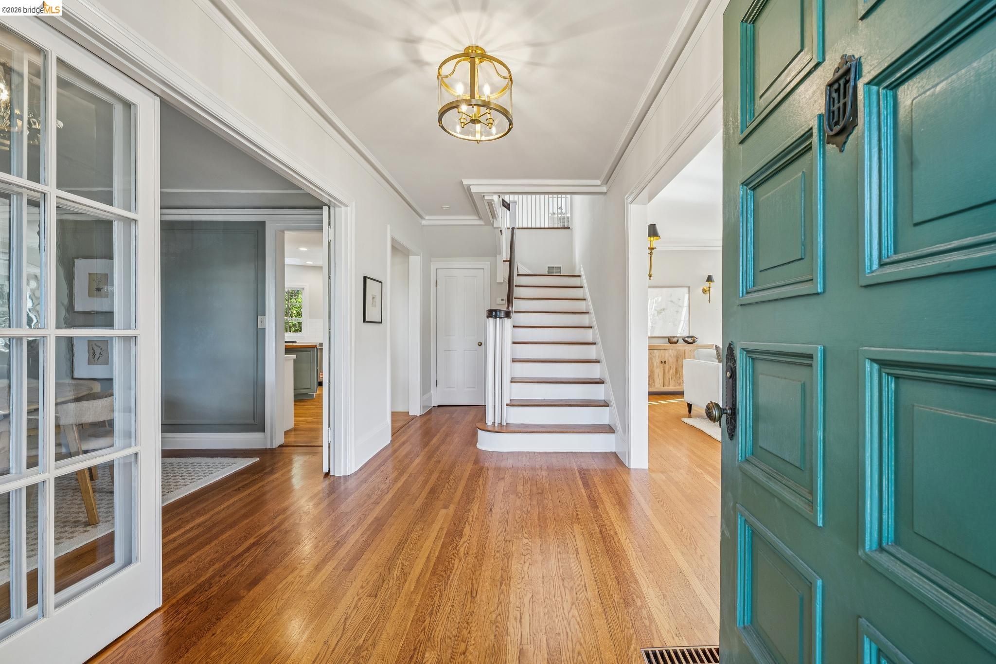 Detail Gallery Image 4 of 59 For 4201 Lakeshore Ave, Oakland,  CA 94610 - 4 Beds | 2/1 Baths