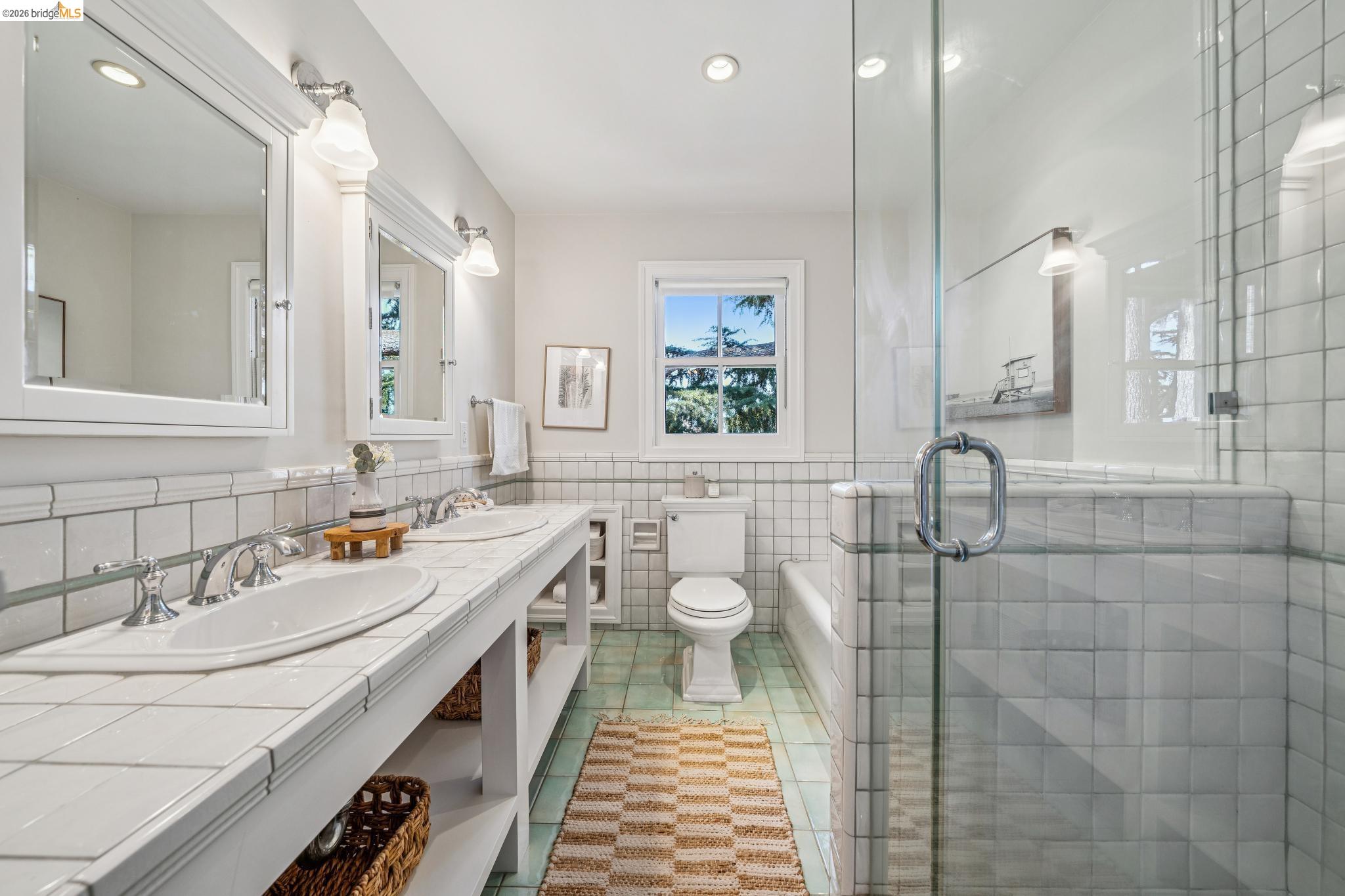 Detail Gallery Image 41 of 60 For 4201 Lakeshore Ave, Oakland,  CA 94610 - 4 Beds | 2/1 Baths