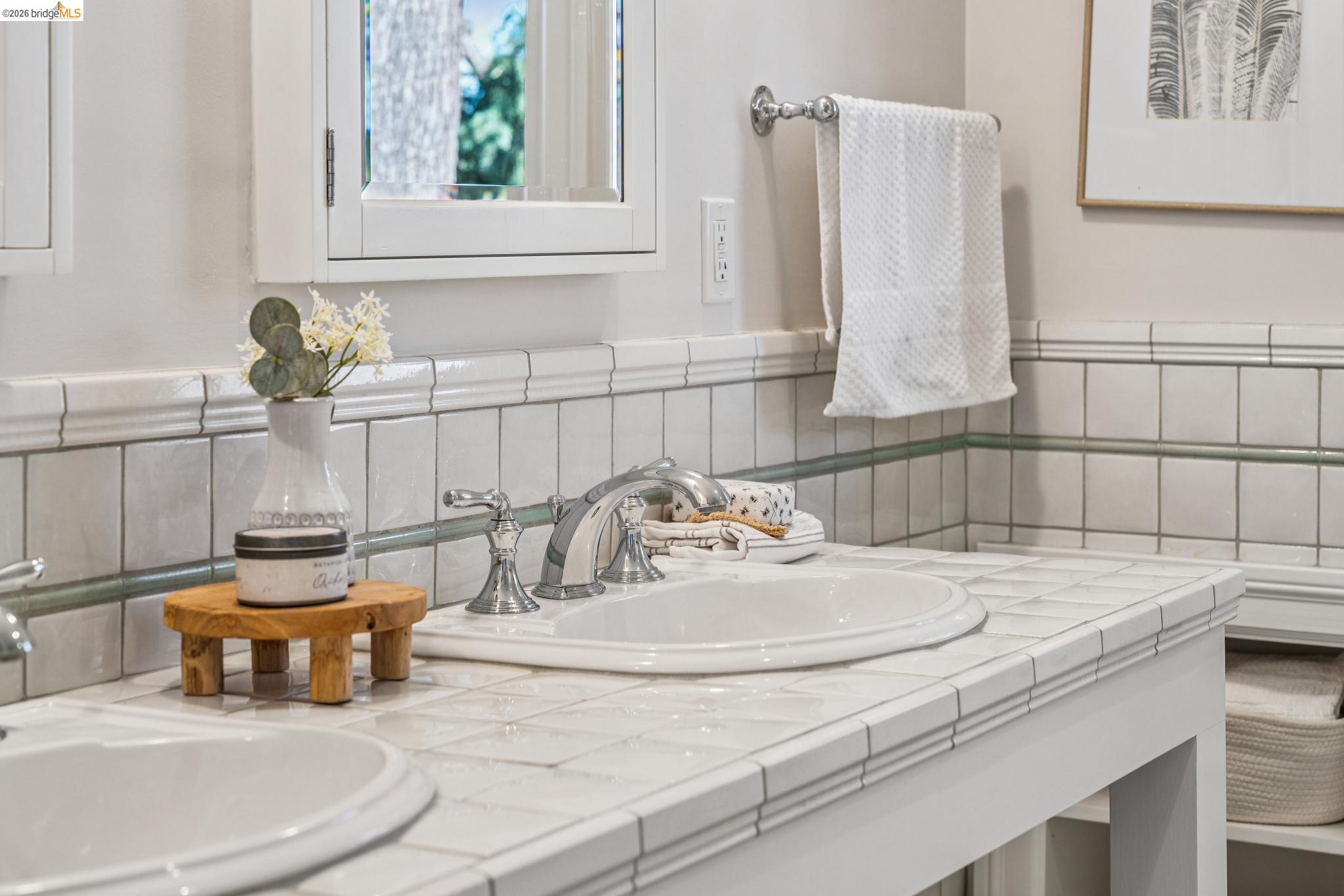 Detail Gallery Image 43 of 59 For 4201 Lakeshore Ave, Oakland,  CA 94610 - 4 Beds | 2/1 Baths