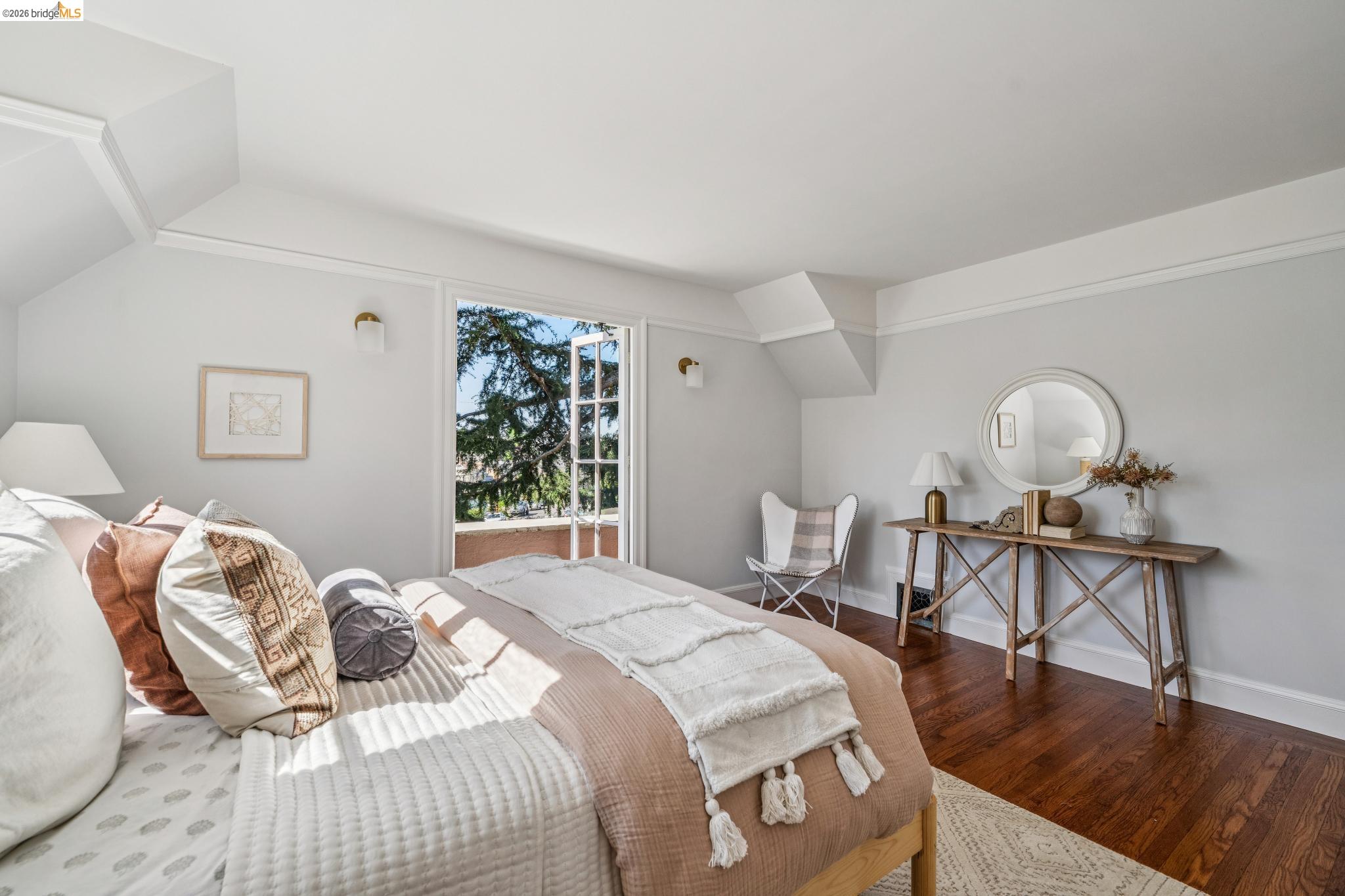 Detail Gallery Image 45 of 60 For 4201 Lakeshore Ave, Oakland,  CA 94610 - 4 Beds | 2/1 Baths