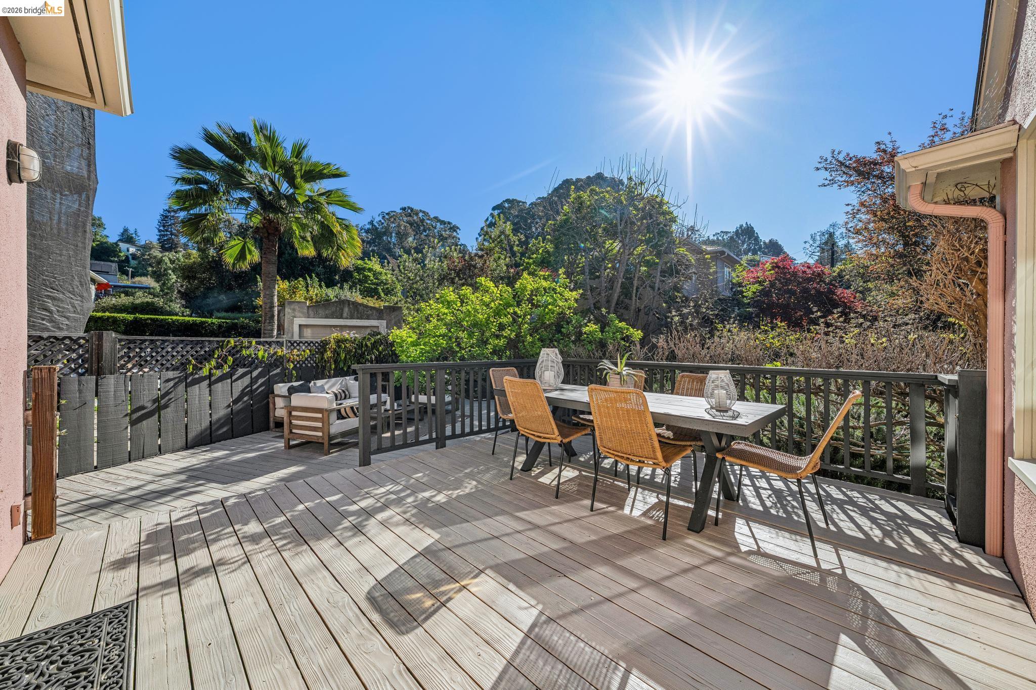 Detail Gallery Image 47 of 59 For 4201 Lakeshore Ave, Oakland,  CA 94610 - 4 Beds | 2/1 Baths