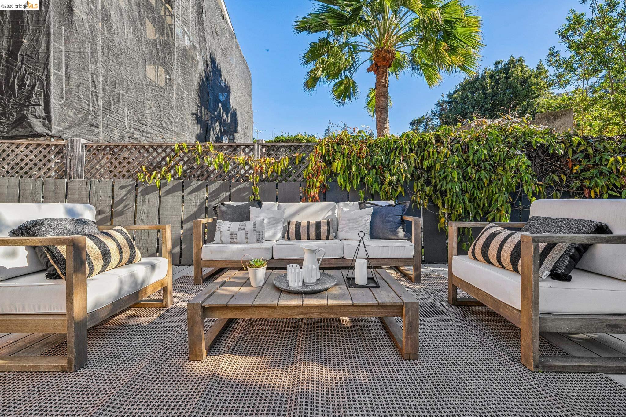 Detail Gallery Image 48 of 59 For 4201 Lakeshore Ave, Oakland,  CA 94610 - 4 Beds | 2/1 Baths